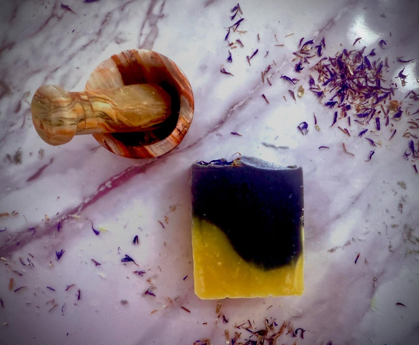 Unmolding cold process Activated Charcoal soap; it will be ready on July 26, 2025 at Bassett Place and online #handmadesoap #handmadesoaps #activatedcharcoalsoaps #jabonartesanal #naturalsoapmaking #naturalsoap #elpasotx #elpasotexas #bassettfarmersmarket