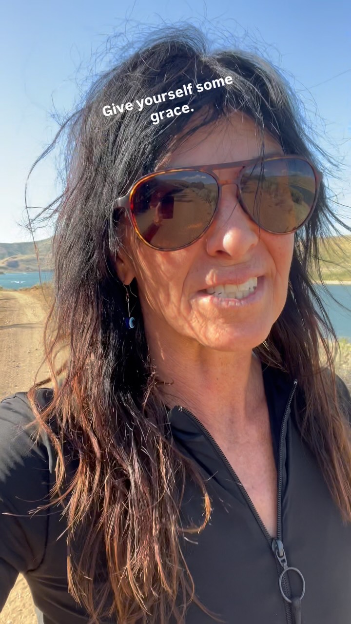 Can you let yourself have the big feels without rushing in to change them, to numb them, to distract from them… I think we, as a society, could really benefit from learning how to allow big feels to do what they need to do and move through. Learning how to trust that it will pass. Strengthening the muscle to be uncomfortable without reacting. This is a big invitation.
#elevatedskye #love #reflect #heal #mindfulness #bigfeels #pause #allow #breathe