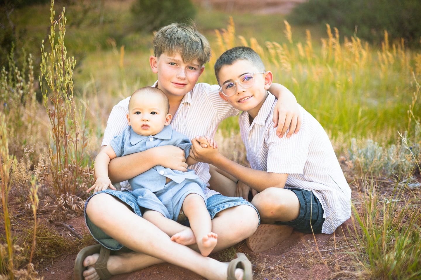 Captured a sweet session with my brother and his beautiful family — including the newest (and cutest) member of the crew. Nothing better than freezing these fleeting moments. 📸💛 #LeepsMedia #familyphotos