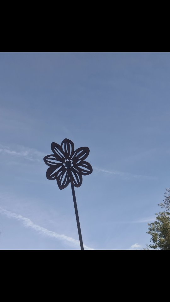 You dont have to be an expert gardener or have a huge garden to enjoy your outside space. Some small additions can make you really love it. These are just a few things I have been working on recently.
Let me know what you think 🤔.
#lasercut #gardeninspiration #sharemygarden #gardeninspiration