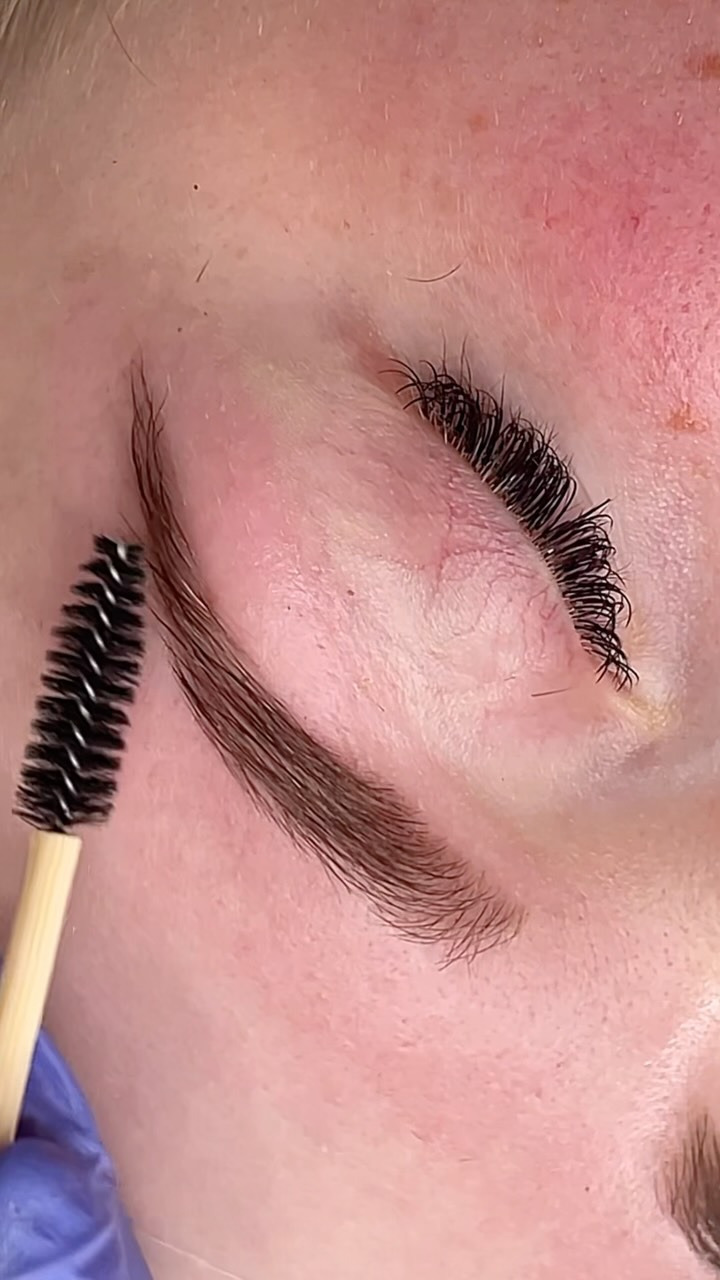This client had naturally lovely brows 💛
They just hadn’t been touched in a while.
Hidden under a fringe for years.
No shaping.
No tinting.
No product.
She was thinking of growing the fringe out
But felt like her brows needed a little attention first 👀
We didn’t go bold
We didn’t go dark
We just enhanced what was already there 👇
💬 Talked through her preferences during the consultation
🎯 Chose a traditional tint in a soft, flattering shade
🧭 Mapped to suit her features
🧴 Applied a barrier before waxing to protect the skin
🧽 Waxed and tweezed with care
✨ Finished with Skin Blur for that polished finish
🪄 Brushed into place for that sleek final look
Simple. Strategic. So effective.
And the result?
Fresh. Clean. Defined.
Brows that still looked like hers. Just better 🔥
👉 Follow @lashandbrowworkshop for more behind-the-scenes brow content and tips
Using my faves from @labfactorpro @siennaxpros @saintandserenity ❤️
#signaturebrows #broweducator #browmentor #browstylingtips #browmapping #beautyeducatoruk #browtinting #browwaxing #browconsultation #kingsteigntonbrows #devonbrows #browartistuk