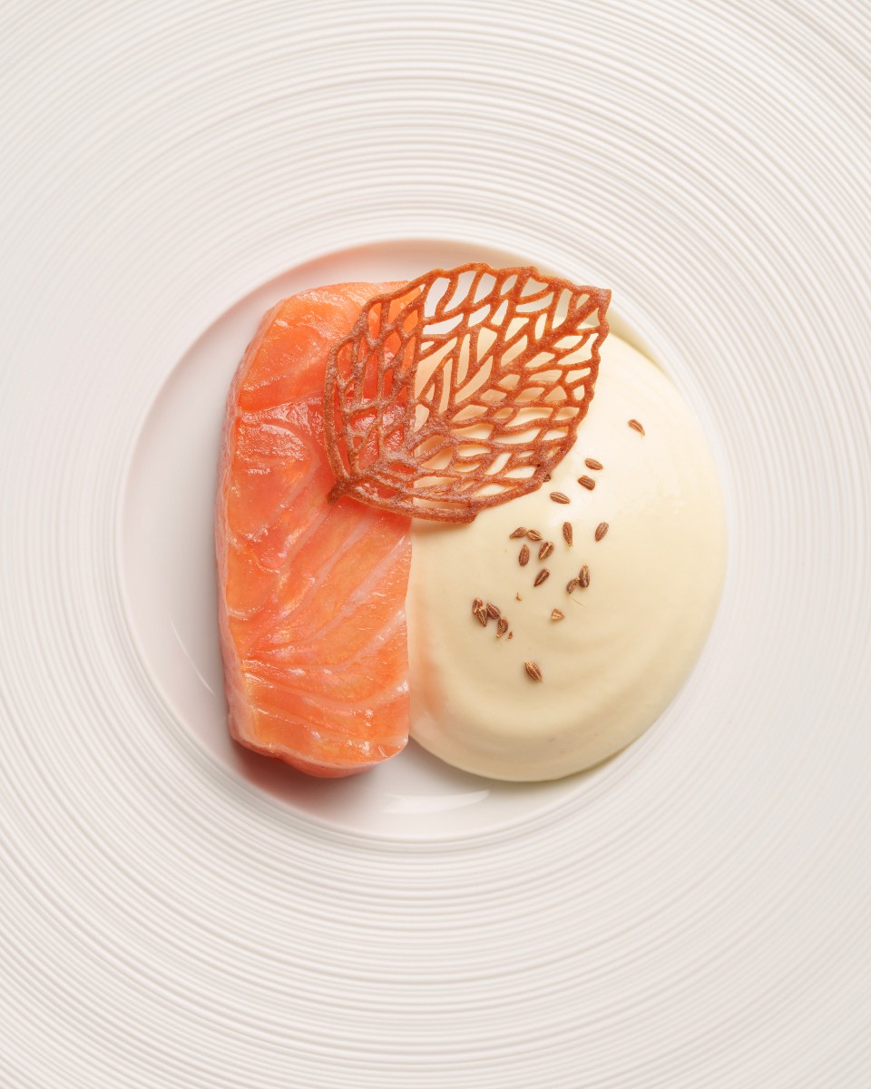 ✨ L’Art de l’Équilibre et de la Fraîcheur ✨
Notre entrée signature pour vos mariages d’été :
Saumon Fumé au Colza Citron, Sabayon Raifort & Anis
🐟 Saumon fumé artisanalement & poché délicatement au colza citron
🍋 Crème au citron bio pour une touche acidulée
🌿 Sabayon onctueux au raifort, relevé par quelques graines d’anis
Une entrée tout en finesse, qui ouvre le bal avec fraîcheur et caractère.
#traiteurmariage #inspirationmariage #mariagealsace #mariagestrasbourg #mariage2026 #foodlover
