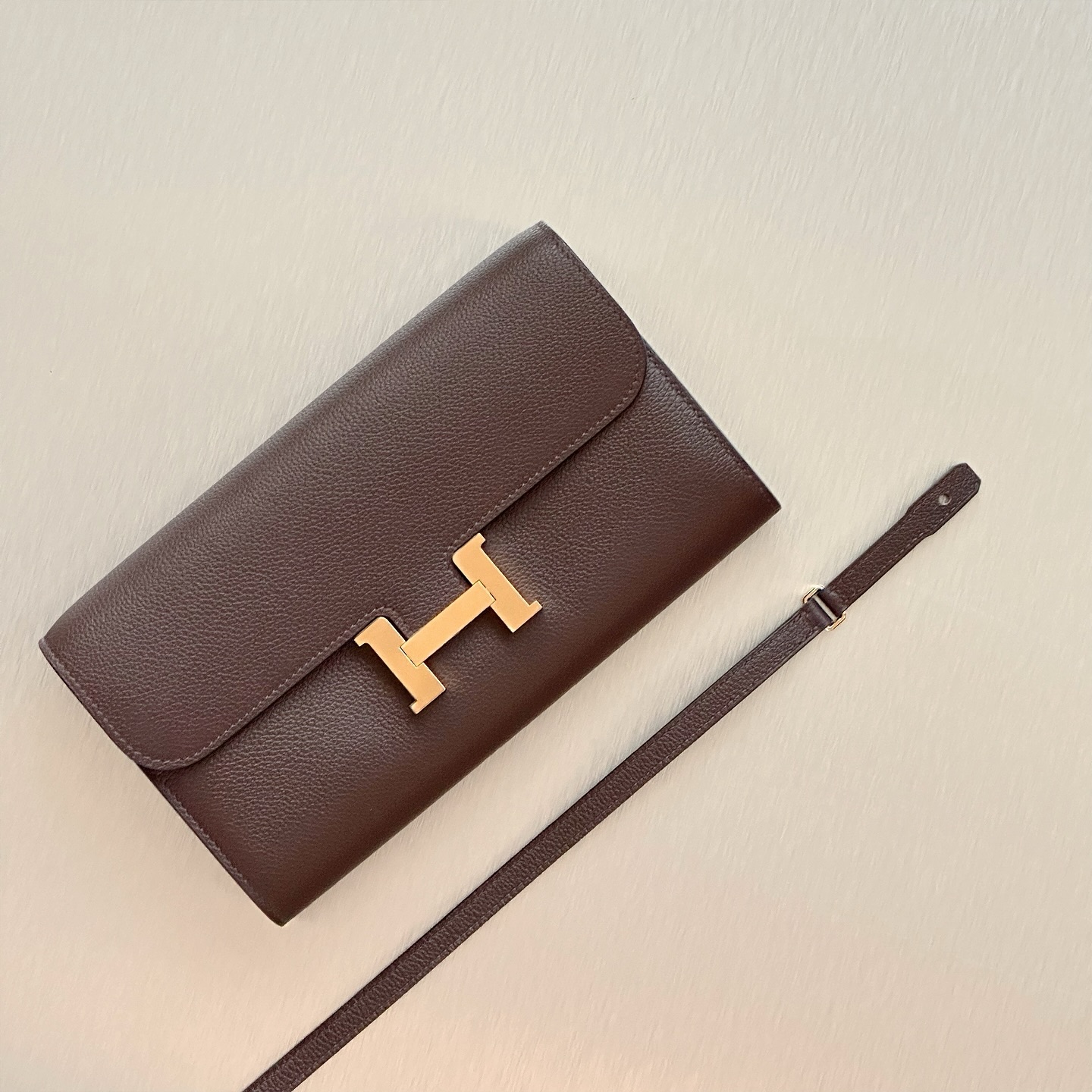 Effortless elegance in every detail â this Hermès Constance-To-Go in deep Moka is the perfect day-to-night companion. Rare, timeless, and ultra-chic.
⨠DM to shop this collectible beauty!
For more information, please refer to the website link provided in the bio.
Listing no: 200846
Opuluxe.sg is not affiliated to the brands featured. We are an independent consignment platform of authenticated luxury products. All trademarks and copyrights remain sole property of the brands.