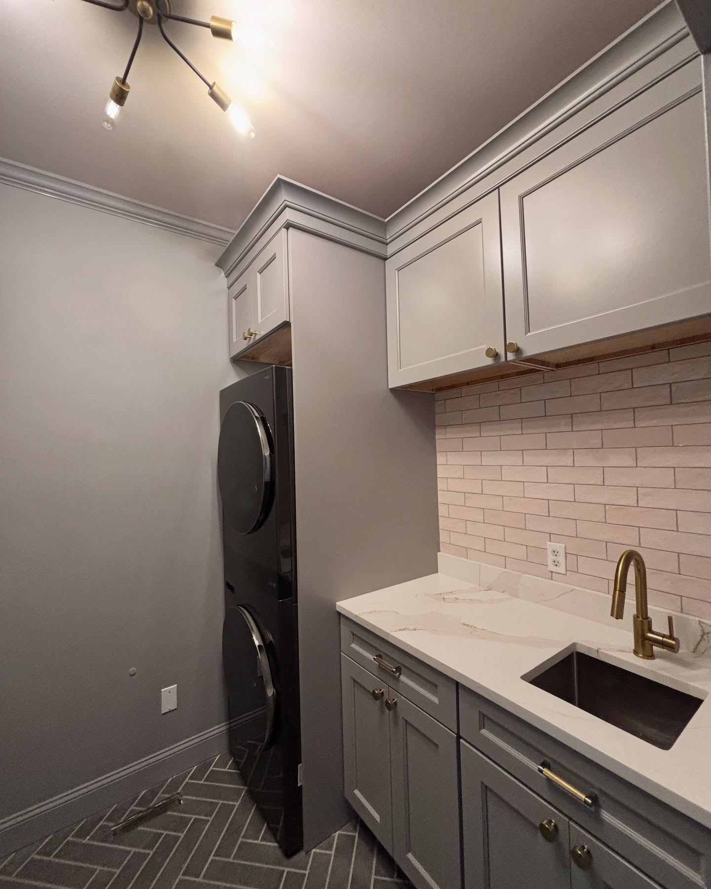 Pinky 💗 swear this remodel is almost finished! Laundry side is done! Mudroom side is getting the finishing touches.
.
.
.
#mudroom #laundryroommakeover #laundryroomgoals #laundryroomdesign #homeremodeling #homerenovationproject #homerenos #homedesignidea #homedesigner #homedesigning