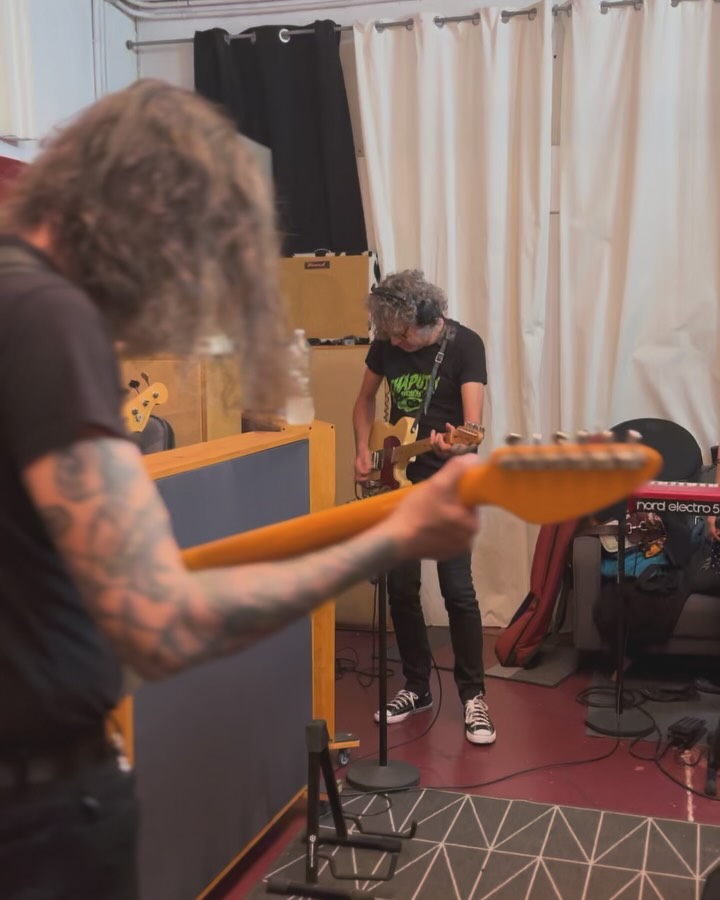 Quick visit from The Smoggers to record a couple of tracks for an upcoming international project that garage rock fans are going to dig.
No audio previews this time — gotta keep the songs under wraps until September 😉
Always a pleasure to work with Fernando, Ana, Antonio, David and Mufas.
@chaputa.records @the_smoggers
#GarageRock #TheSmoggers #ChaputaRecords #RecordingSession #AnalogStudio
#RocknRollUnderground #LoFiGarage #garagerevival #VintageGear #studiovibes