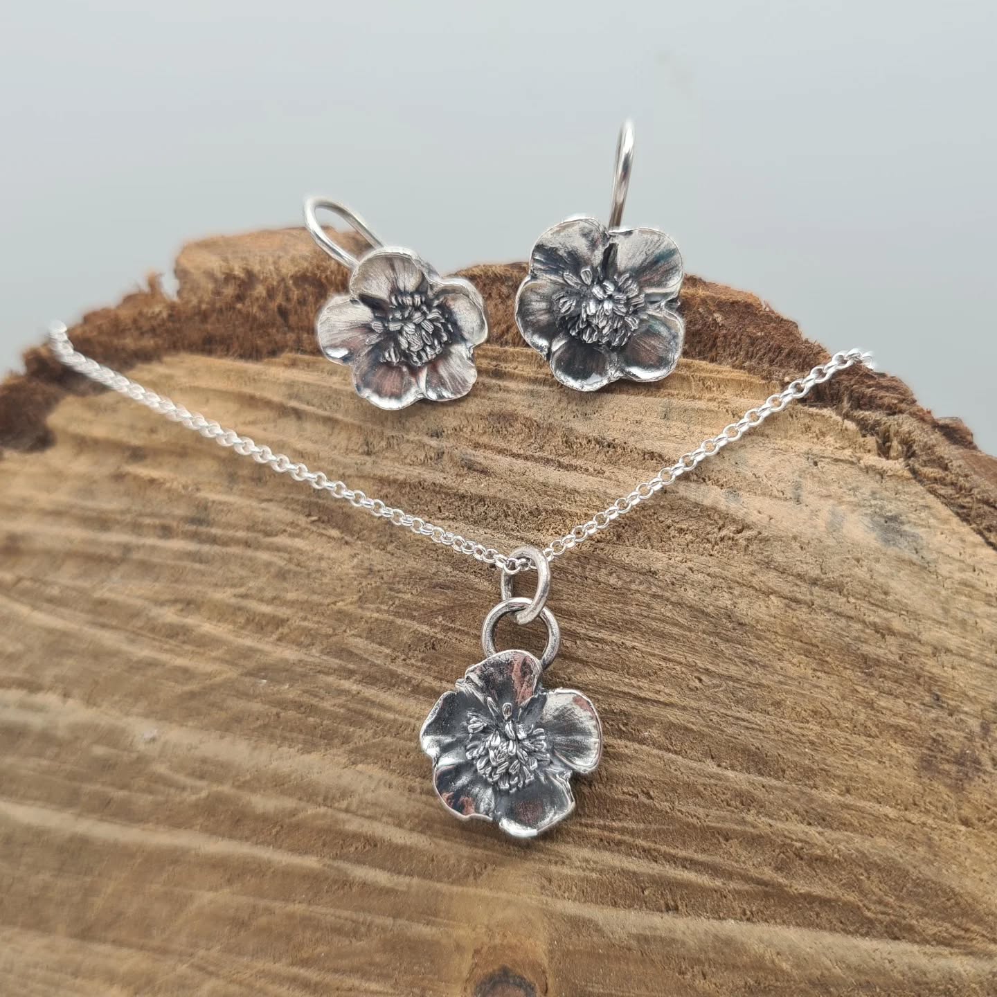 New product - Buttercup necklace and earrings, available now:
https://waleofatime.etsy.com/listing/4331564004