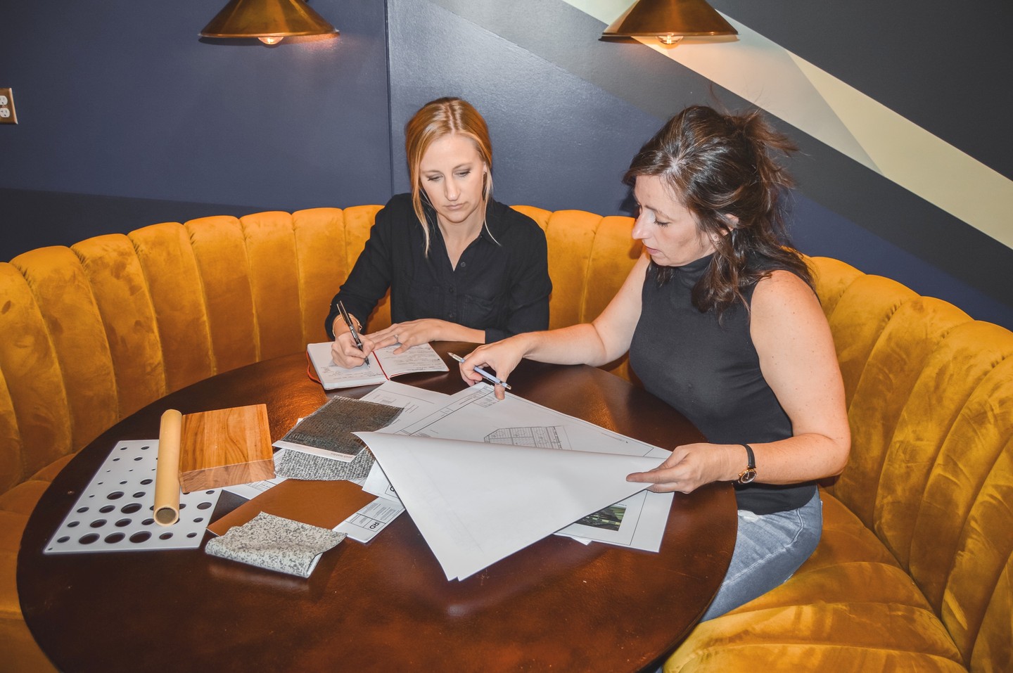 We are your go-to boutique, interior designers.
We see your project through, from the initial conversations to beyond your move-in day!
Our Boutique Method supports you and your project goals!