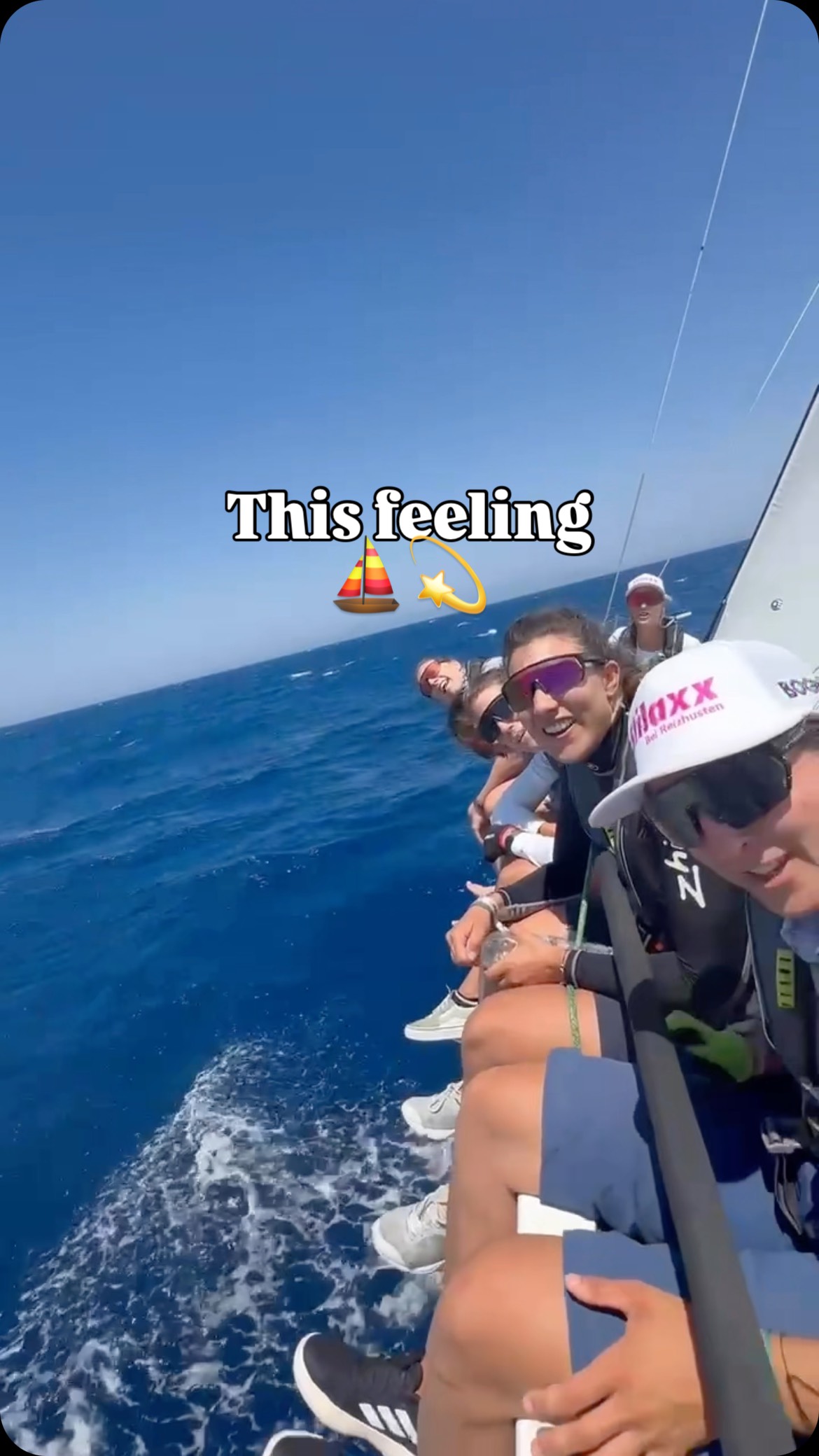 The feeling of sailing through the Aegean Sea shows our biggest smiles 😁
#aquanomis #femalesailing #aegean600