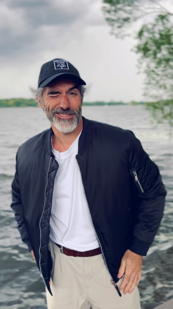 🇩🇪 Unser reversible unisex bomber jacket style upgecycelt aus Omas altem Nerzmantel, der seit Jahrzehnten im Schrank verstaubt?
Ganz genau!
♻️ Nutze vorhandene Ressourcen statt neue zu verschwenden und mache aus dem wertvollen Erbstück mit unserem Upcycling Service dein neues Lieblingsteil. So hältst du wertvolles Material im Kreislauf 🔁
Schreibe uns eine private Nachricht, um mit uns von dem vorhandenen zu kreieren.
#keepitintheloop #redesignwithus
🇬🇧 Our reversible unisex bomber jacket style upcycled from grandma’s old mink coat that’s been gathering dust in the wardrobe for decades?
That’s right!
♻️ Use existing resources instead of wasting new ones and turn this valuable heirloom into your new favourite item with our upcycling service. This way you keep valuable material in circulation 🔁
Write us a private message to create with us from the existing one.
#keepitintheloop #redesignwithus