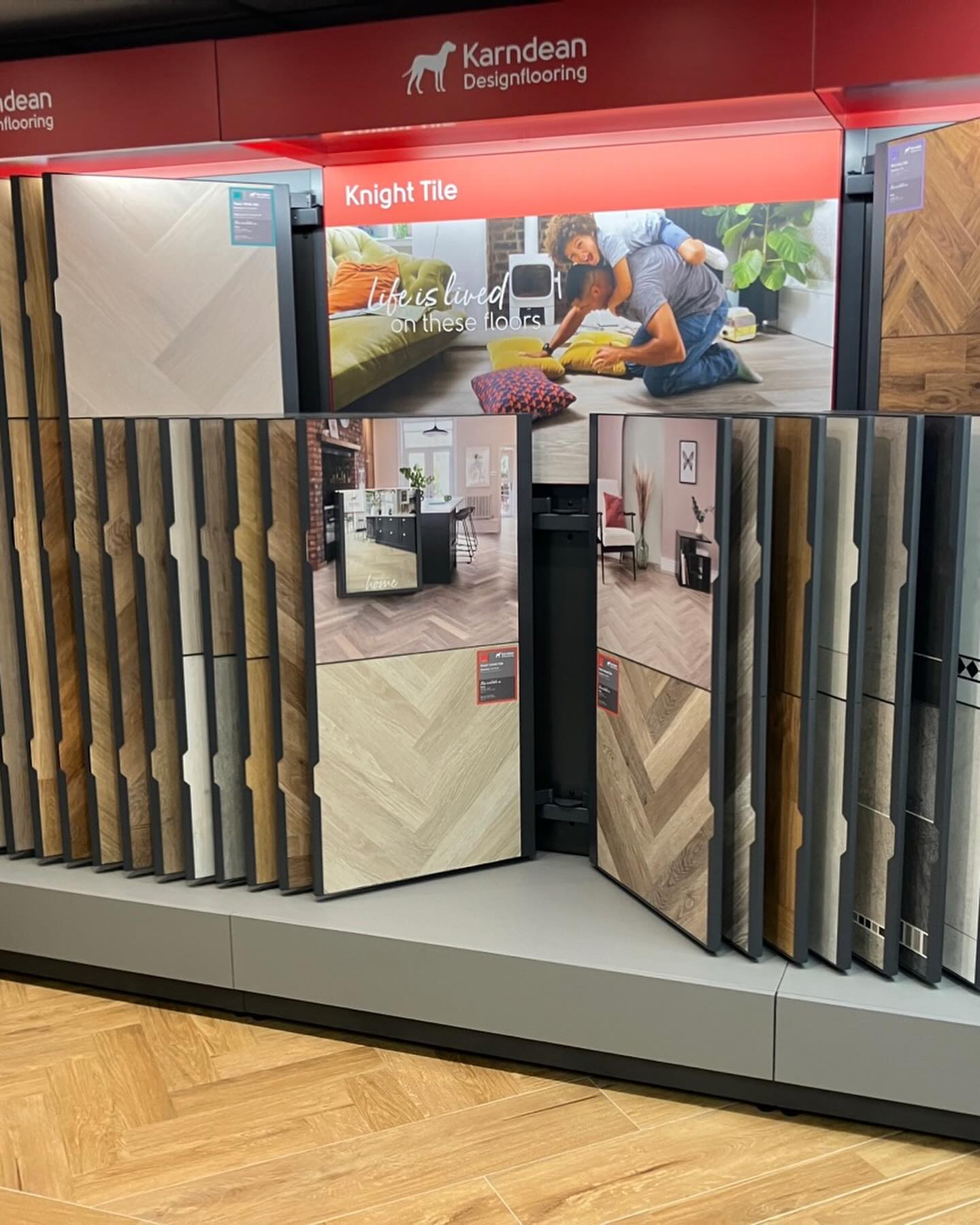 All set!!! Our updated and fresh looking @karndean_uk display stand is now in store.. Showcasing #knighttile #vangogh #artselect together with an impromptu floor display using Van Gogh VGW824 Croftmore Oak to help give you the look, touch & feel of this superb, high end quality luxury vinyl plank #lvtflooring #lvt #floordesign