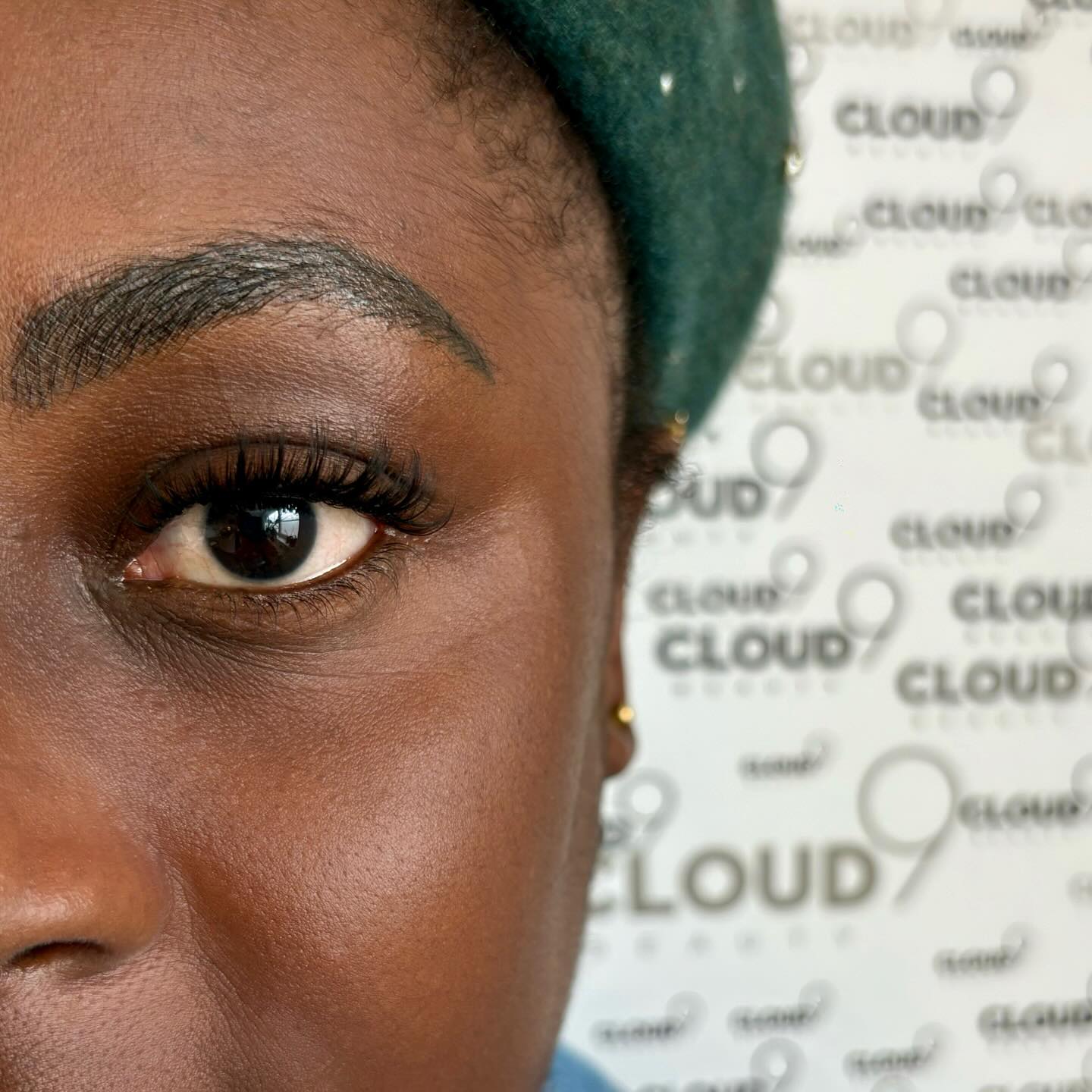 She leaves a little sparkle… every time she blinks.✨