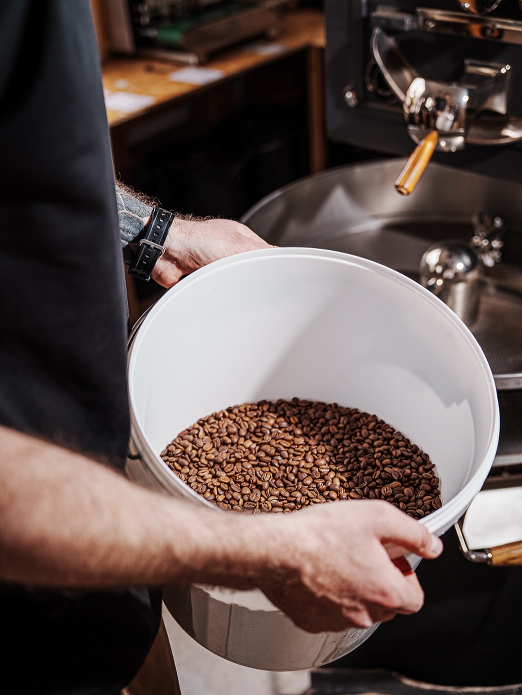 Jour de torréfaction chez notre partenaire @montista_torrefaction.
Crédit : @sebastien.prenza.photographe
#specialtycoffeeroaster #specialtycoffeeshop #roasters #barista #montpellierfood