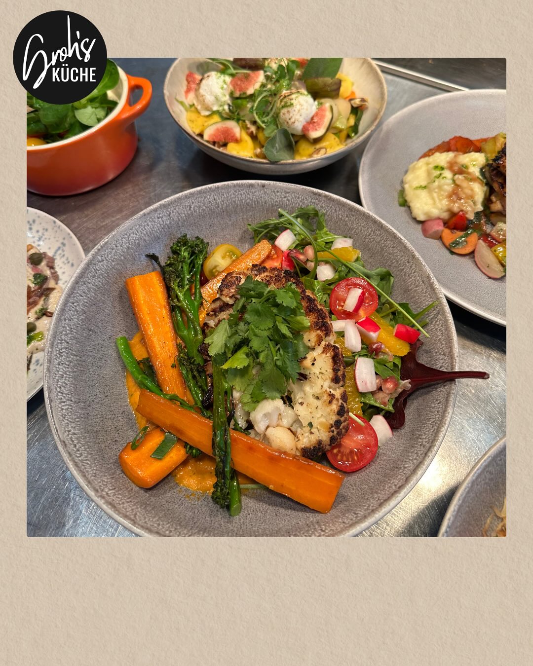 Liebe Leute,
hier haben wir für euch einen kleinen Einblick in einige Gerichte aus unserer neuen Karte.
Welches Gericht spricht euch am meisten an?