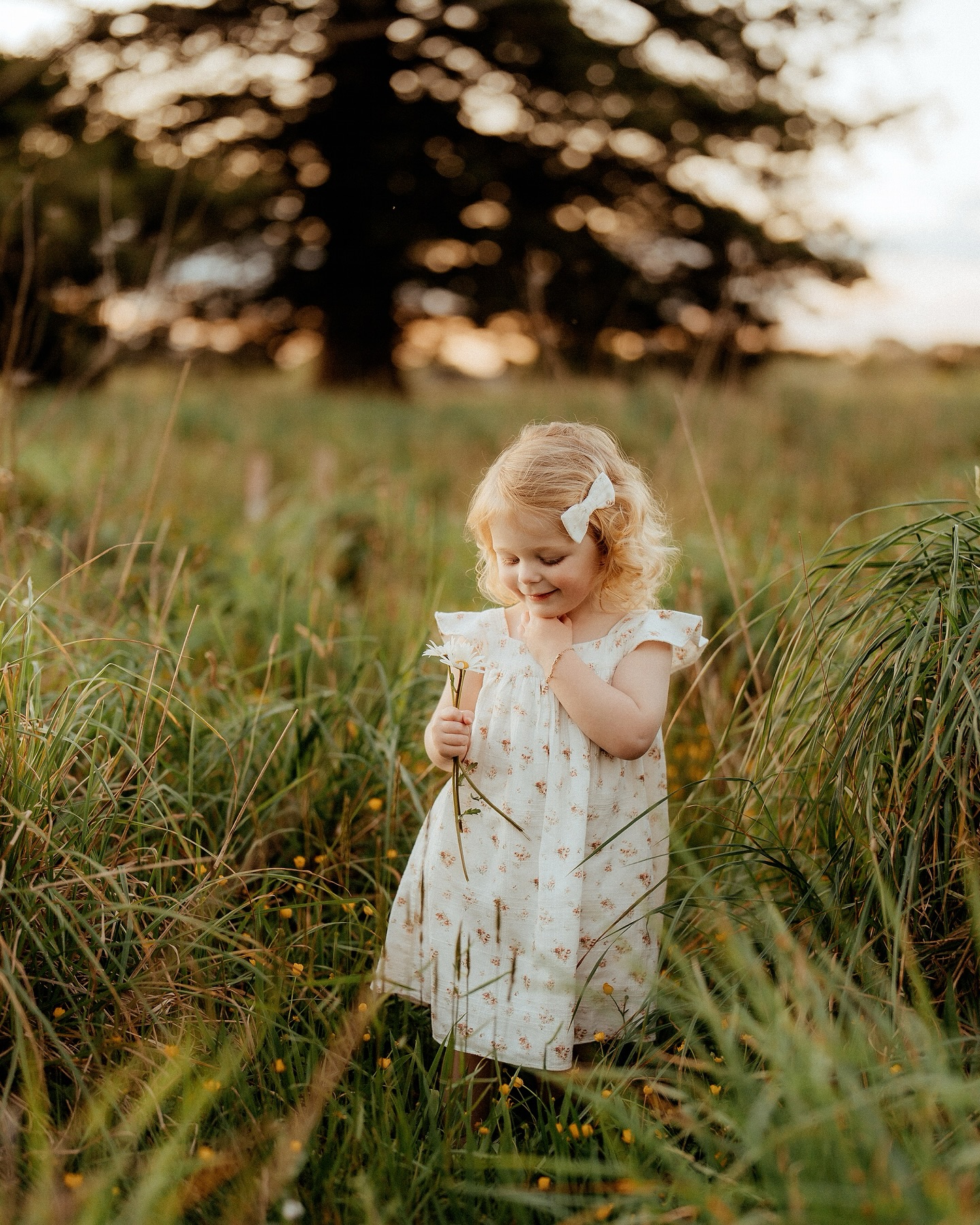Moments from this beautiful families sunset mini ✨
You’d be surprised how much magic we can create in just 15 minutes, these are only a handful of favourites from this session
Sunset minis are a special offering, available only to returning clients. It’s my way of saying thank you for trusting me to continue documenting your family as you grow.
But for the first time ever… winter minis are coming 🧣❄️ and these will be open to everyone.
Think warm cosy knits, beanies, blankets and snuggles. Keep an eye out—spots will be limited