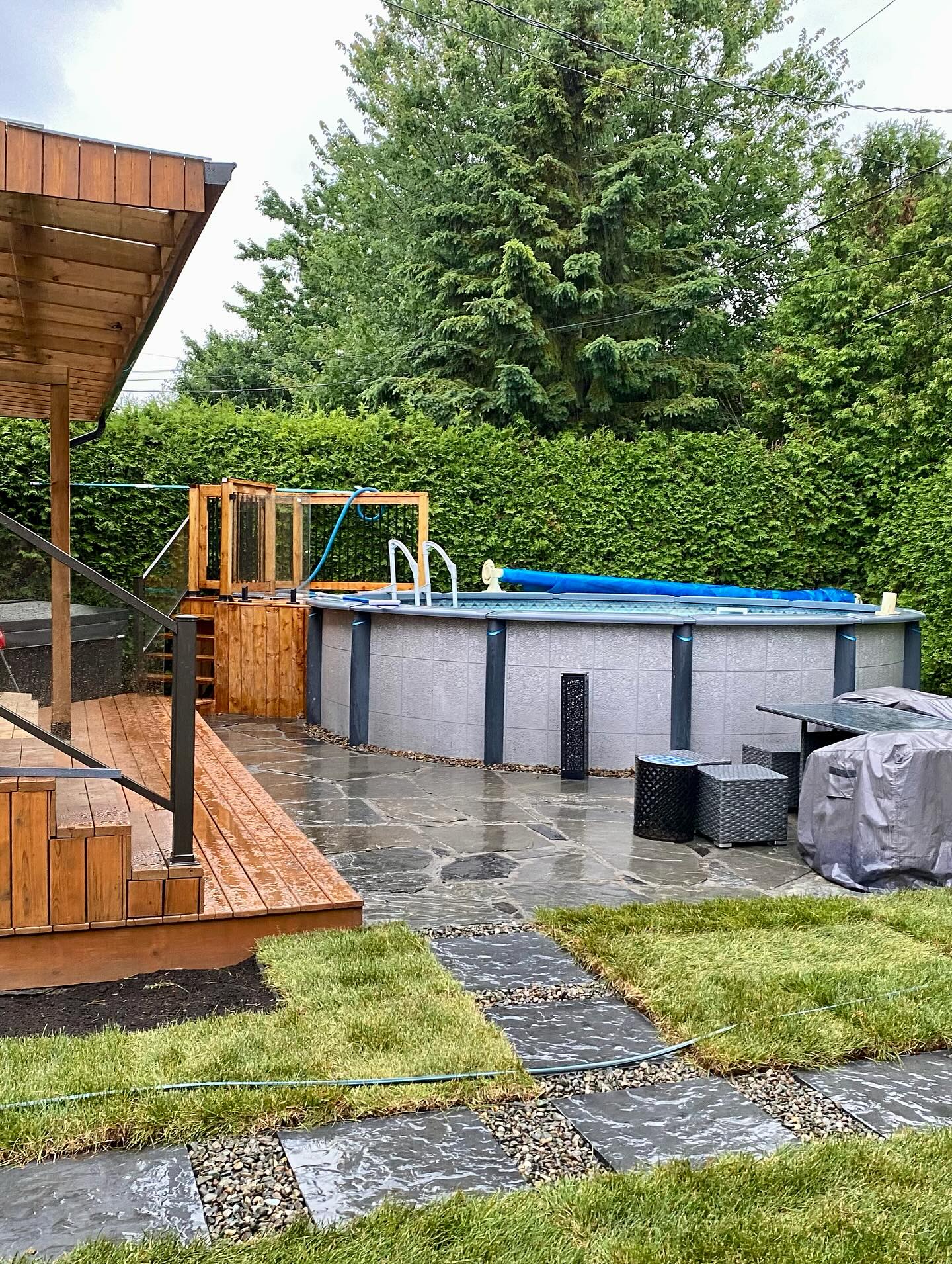 ✨ Un espace extérieur pensé pour profiter pleinement de l’été!
Terrasse chaleureuse, piscine accessible et coin détente sur mesure — chaque détail est travaillé avec passion pour créer un lieu invitant et fonctionnel.
🏡 Vous rêvez d’un projet clé en main pour transformer votre cour? Parlons-en! #constructionvcm #projetcléenmain #transformation #terrasse #piscine