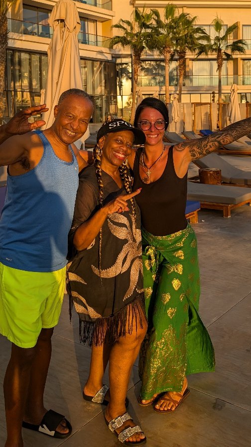 🌧️ La saison des pluies dans le Sud… mythe ou réalité ? ☀️
Beaucoup hésitent à venir parce qu’ils entendent “C’est la saison des pluies là-bas…”
Mais est-ce que tu savais que : ✔️ Il pleut souvent… la nuit ou très tôt le matin
✔️ Les averses durent rarement toute la journée
✔️ Et que ça rend la jungle encore plus vivante et magique ? 🌿✨
Moi, perso, j’adore cette ambiance tropicale. L’air est pur, la nature rayonne, et y’a souvent plus de calme et moins de touristes. Bref, c’est une vibe 🌈
🎥 Dis-moi en commentaire : est-ce que la saison des pluies t’empêche de venir dans le Sud ?
On en parle dans la vidéo, et je te montre un aperçu de la réalité sur le terrain… pas celle que Google te montre 😉
#voyage #tulum #vivresesreves #tropicalvibes #pepettevibe #pluietropicale #fyp #foryoupage #fypシ゚