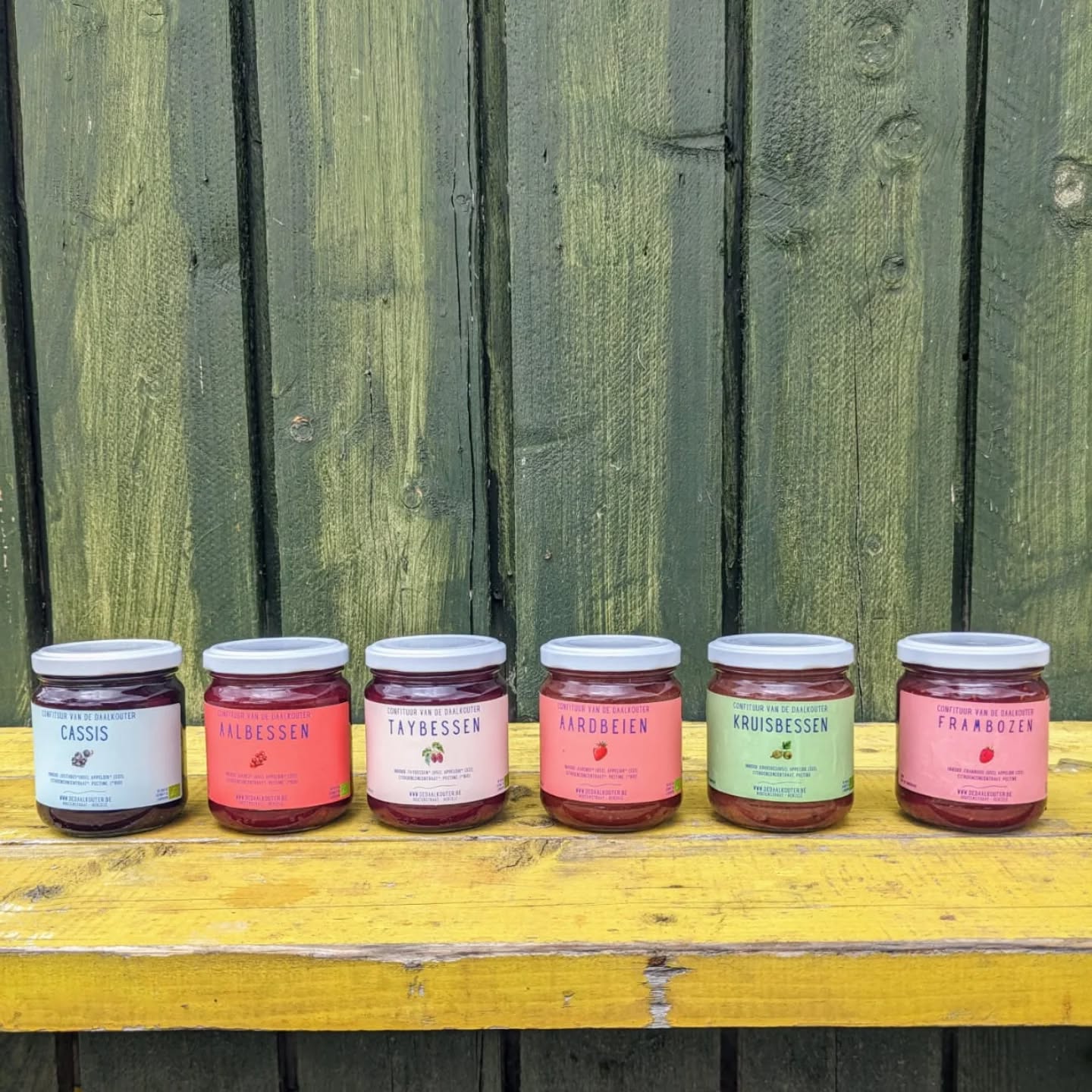 Confituurkes 😍
Boordevol daalkouter fruit, zonder toegevoegde suikers 🔥
Lekker op 'den boot' 🍞
Te koop in onze automaat of op zaterdag in onze veldwinkel.
🔔 komende weekend zaterdag en zondag open, frambozenfeest!