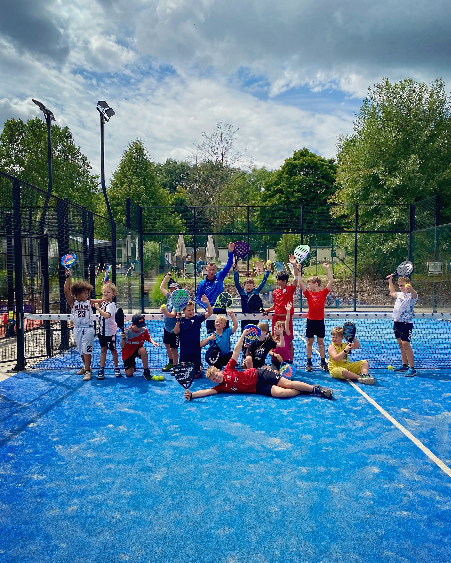 Das @spusu_at Multisportscamp machte erneut Halt bei Padel Tulln 🤩
Die Kids lernen 6 Sportarten in 5 Tagen kennen, tolle Sache! 💪☺️🎾🏀🏐🏊♂️
#spusuSportcamps #padelcamp #kindercampsösterreich #sommerferien #ferienintulln