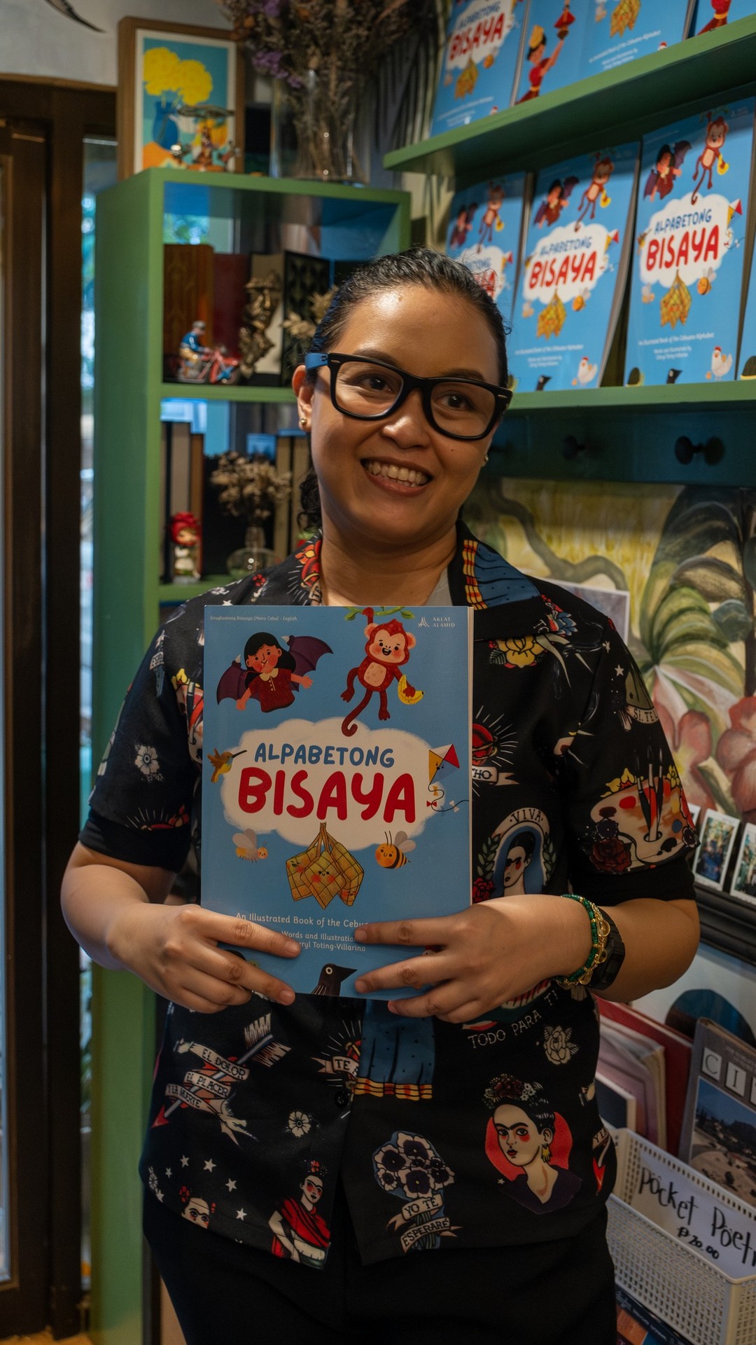"I started this book when my daughter was still in Kinder 2. She was still six or seven years old. There was this subject called the Mother Tongue. Around that time, there were no Bisaya books, games or songs for the kids. I was in my designer problem-solving mode so I taught her Bisaya words through illustrations. That is how the Alpabetong Bisaya was born." - Cheryl @tambolbeedraws @lostbookscebu
#StoriesAroundTown #MakersofMidtown #CebuCity