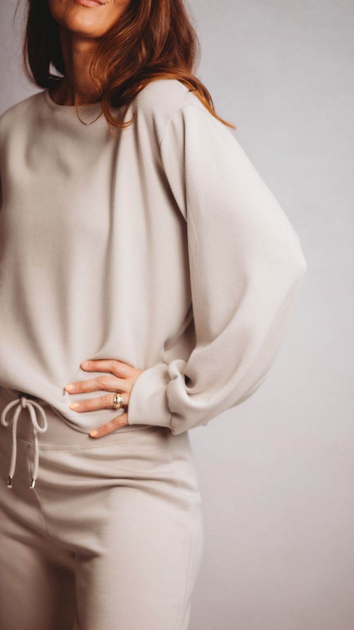 I miss you all! Working from home is taking a bit of getting used to, and—dare I say it—I’m actually missing sharing content with you guys. 😅
Just when I finally found my confidence with content, I feel like I’ve got nothing new to share! TikTok is definitely getting most of my energy right now, but it’s just not the same vibe.
I’ll still keep popping in, even if it’s just to say hi 👋.
Have an amazing week, friends! 🧡
#activewear #checkingin #camdenhaven #sayhi