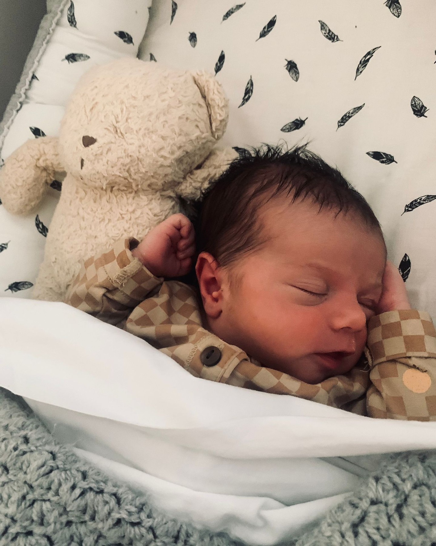 We delen graag een bijzonder moment uit ons team: onze Ginny is trotse moeder geworden van een prachtige zoon!
Moeder en kind maken het goed, en zijn ontzettend blij en trots. Zo’n nieuw begin herinnert ons eraan hoe waardevol aandacht, zorg en liefde zijn.
Ginny geniet samen met je gezin van deze bijzondere tijd. We kunnen niet wachten om de kleine binnenkort te ontmoeten.
Veel liefs van het hele Climax Hair team