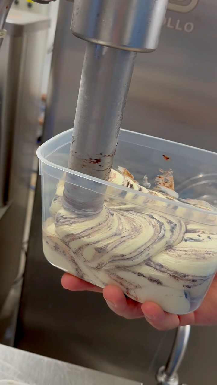 Produzido por nós, pensado pra você! 🍦✨ Sorvete que derrete na boca e aquece o coração.
Venha provar o verdadeiro sorvete, feito com ingredientes selecionados e muito carinho.
#ProduçãoPrópria #SorveteArtesanal #FeitoComAmor #SorveteDaCasa #icespicesorvetes #sorvete #fabricadesorvete #icecream #sorveteévida #apucarana