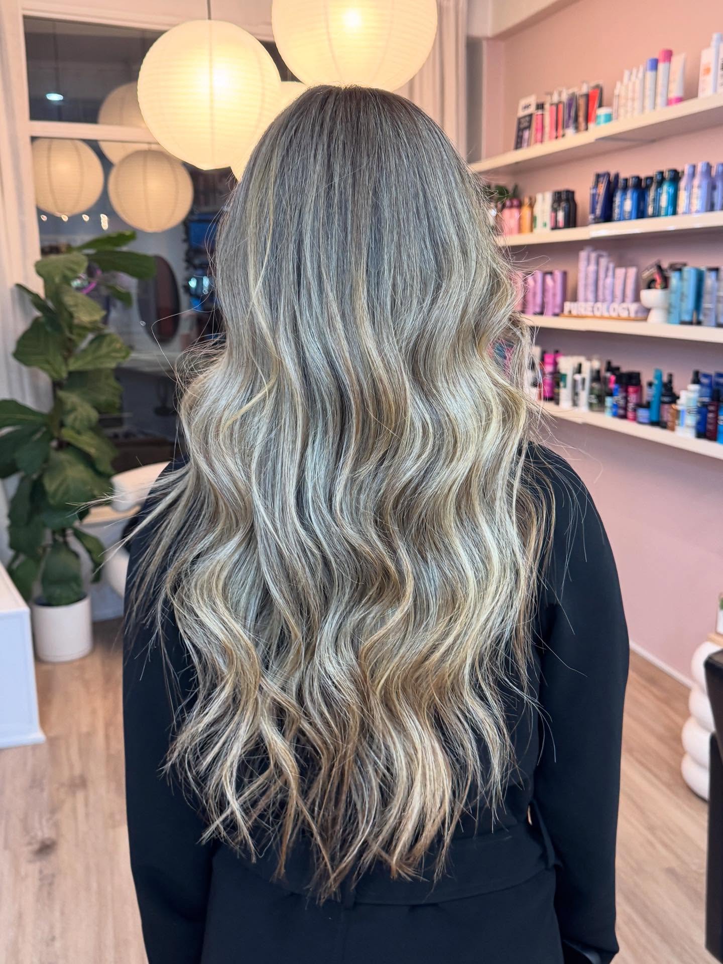 🪩WE ARE IN OUR BLONDE ERA 🪩
Peep that before 👀
@reneedoesmyhair_bloomhair