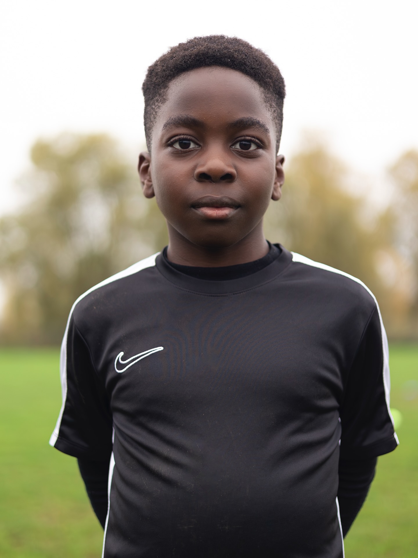 Une pose simple.
Un regard clair.
Focus Sport Club.
.
.
.
#focussportclub #portraitjoueur #photofoot
#footballjeunesse #souvenirsportif #clubdefoot
#photographiesportive #passionterrain