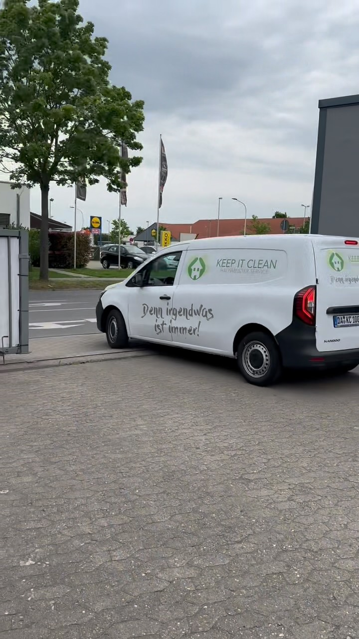 Ein normaler Meeting-Tag bei uns – kurze Besprechung, weiter geht’s. #hausmeisterservice #immobilien #darmstadt #handwerk #reinigung #keepitclean