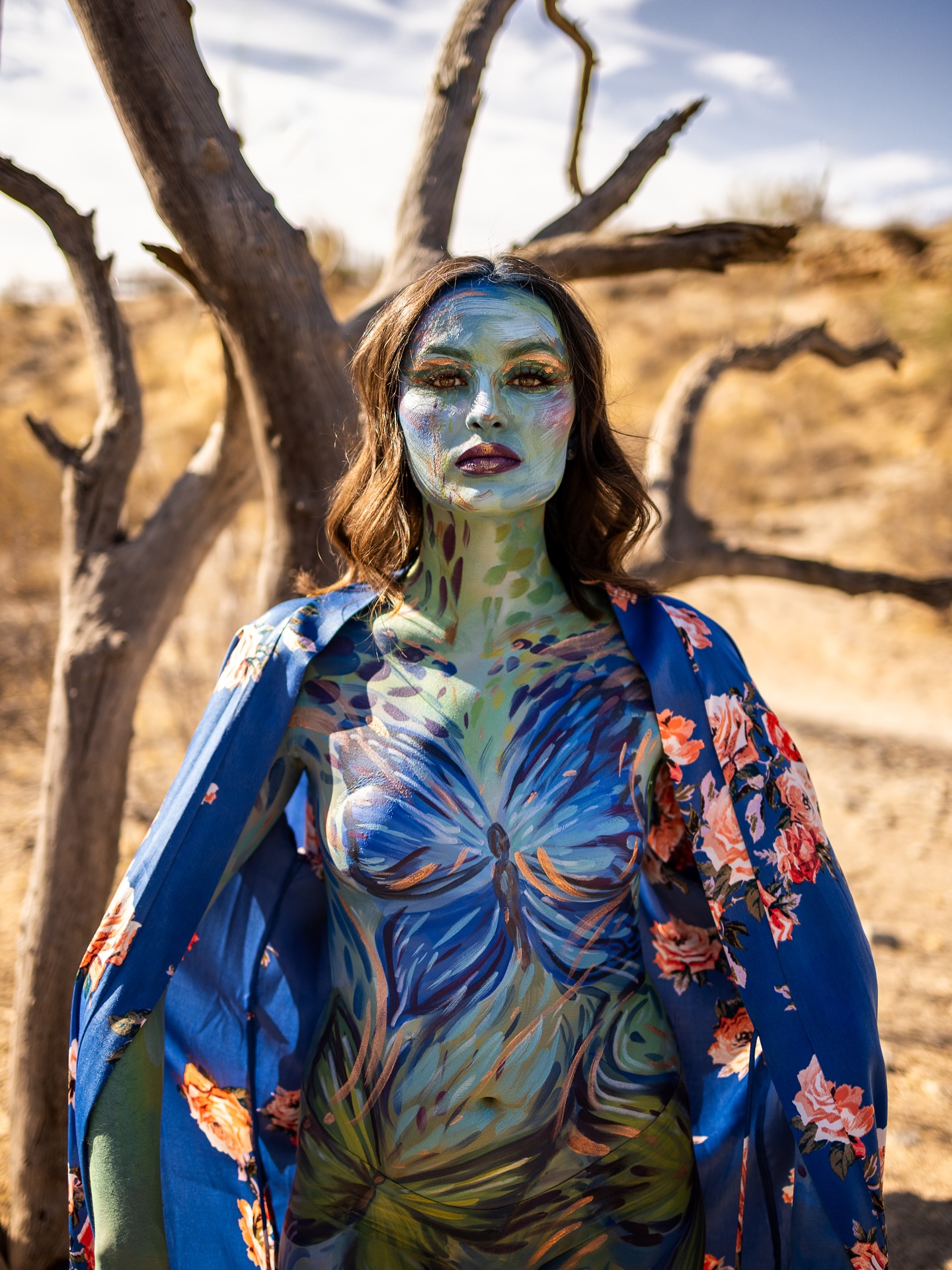 this is the very first photo that @photos.by.mikael captured this day and I immediately fell in love with this photo, especially because it was a test shot
this moment marked the beginning of an incredibly beautiful, collaborative day of creating
we have much more to share from this day :)
#arizonaartist #phoenixartist #bodypaint #creativecollaboration