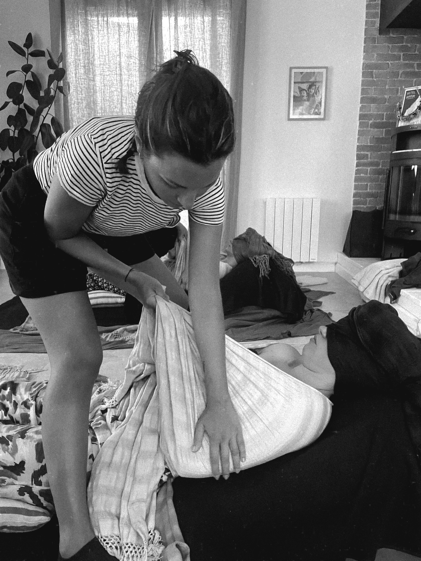 NEWS 🔔🧡
À partir de la rentrée, mes soins féminins, prénatals et postnatals vont prendre une nouvelle dimension... 💫
Ces derniers mois, j’ai échangé, travaillé, reçu aussi une nouvelle transmission, riche, et profondément inspirante (merci @maison_zoe_doula 🫶🏼), auprès de femmes qui le sont tout autant. J’ai donc approfondi ma pratique du rebozo, qui m’habite désormais d’une manière plus intime, et plus alignée, je dirais 🌈.
Je me laisse l’été pour peaufiner, intégrer et m’approprier pleinement ces nouveaux élans. Pour que chaque soin soit au plus proche de ce que je souhaite vous offrir : un espace encore plus doux, profond et respectueux de vos passages.
Ces évolutions me permettent d’aller plus loin dans l’accompagnement : plus de présence, plus de conscience, plus de justesse 🙏🏼.
Je suis profondément touchée de faire évoluer mes soins au rythme de ce que la vie m’enseigne. Merci à celles qui m’ont déjà fait confiance, et à celles qui viendront vivre ces temps de pause avec moi 🙏
Je vous en dis plus très bientôt sur les nouvelles modalités… 📆🌞
Priscille | Mama Nest
🌾 Doula et accompagnante parentale
🌸 Pour une maternité informée et une parentalité sereine