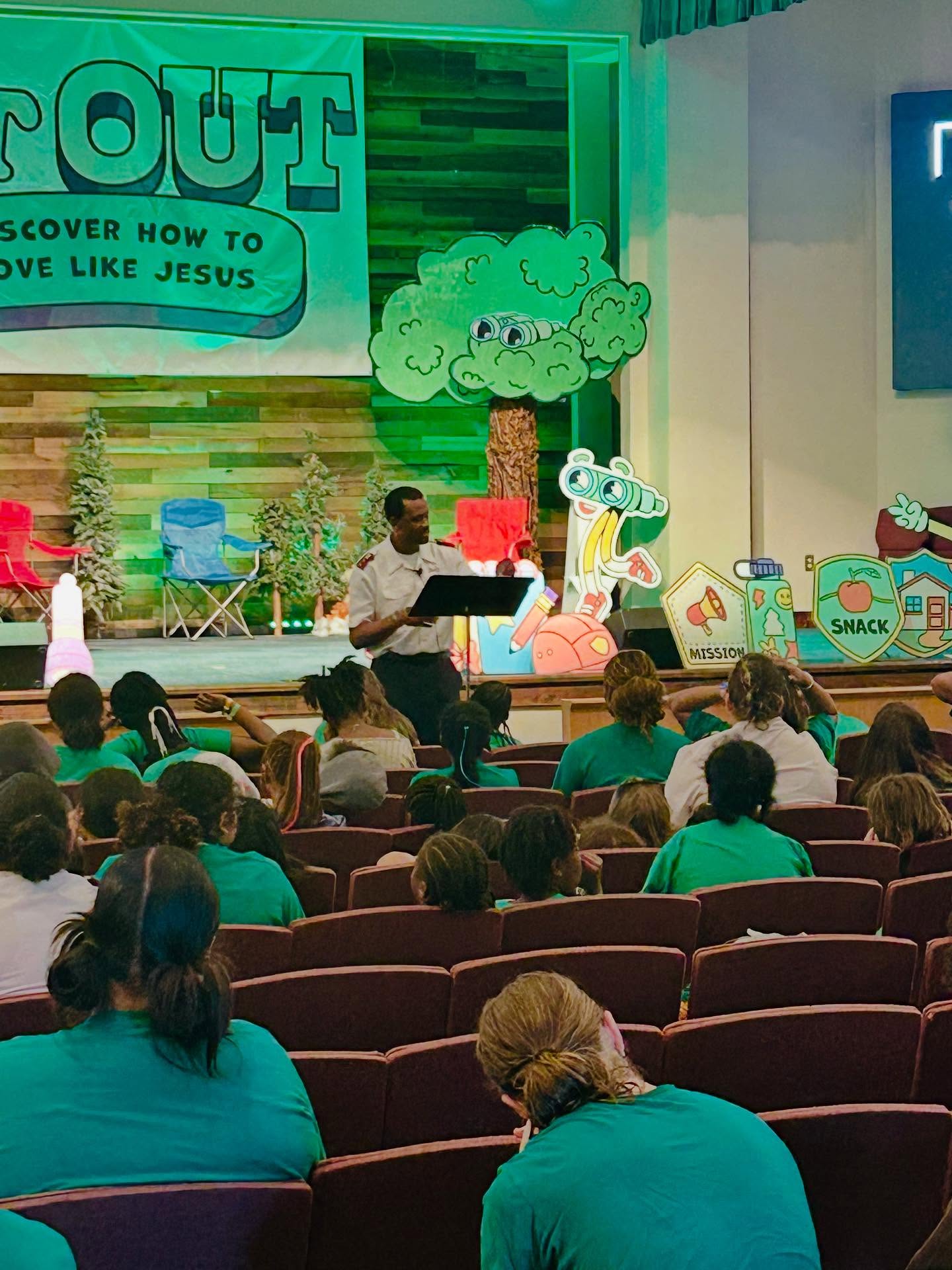 ❤️Friday is the best day of the week! Oh come to the alter the father’s arms are open wide!❤️ #CH’25 #LiveItOut #JesusChangesLives