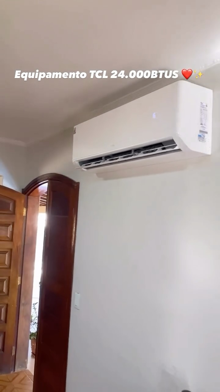 ✨ Quando funcionalidade e estética andam juntas!
Confira o resultado dessa instalação de ar-condicionado TCL 24.000 BTUs: potência, eficiência e um visual que valoriza o ambiente.
⠀
Além do desempenho, o cuidado com cada detalhe faz toda a diferença. Instalação limpa e alinhada para garantir segurança e melhor rendimento do equipamento.
⠀
Porque conforto também pode ser bonito. 😍❄
⠀
#instalaçãocomestilo #arcondicionadotcl #24000btus #climatizacao #confortoetecnologia #arcondicionadocomestética #tclbrasil #detalhesqueencantam