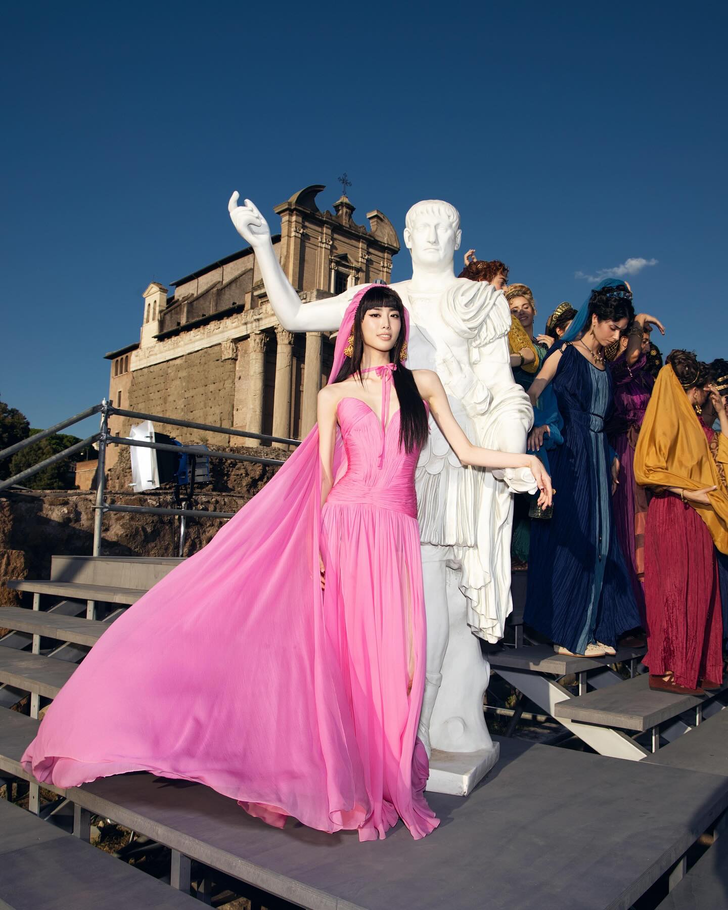 Aren @arenyoo for #DGAltaModa 2025 @dolcegabbana
Photography by @ig.arthur
Hair & Makeup by @jiyoungyangbeauty
#arenyoo #dolcegabana #유희라
#jiyoungyangbeauty #dolcegabanabeauty #알타모다