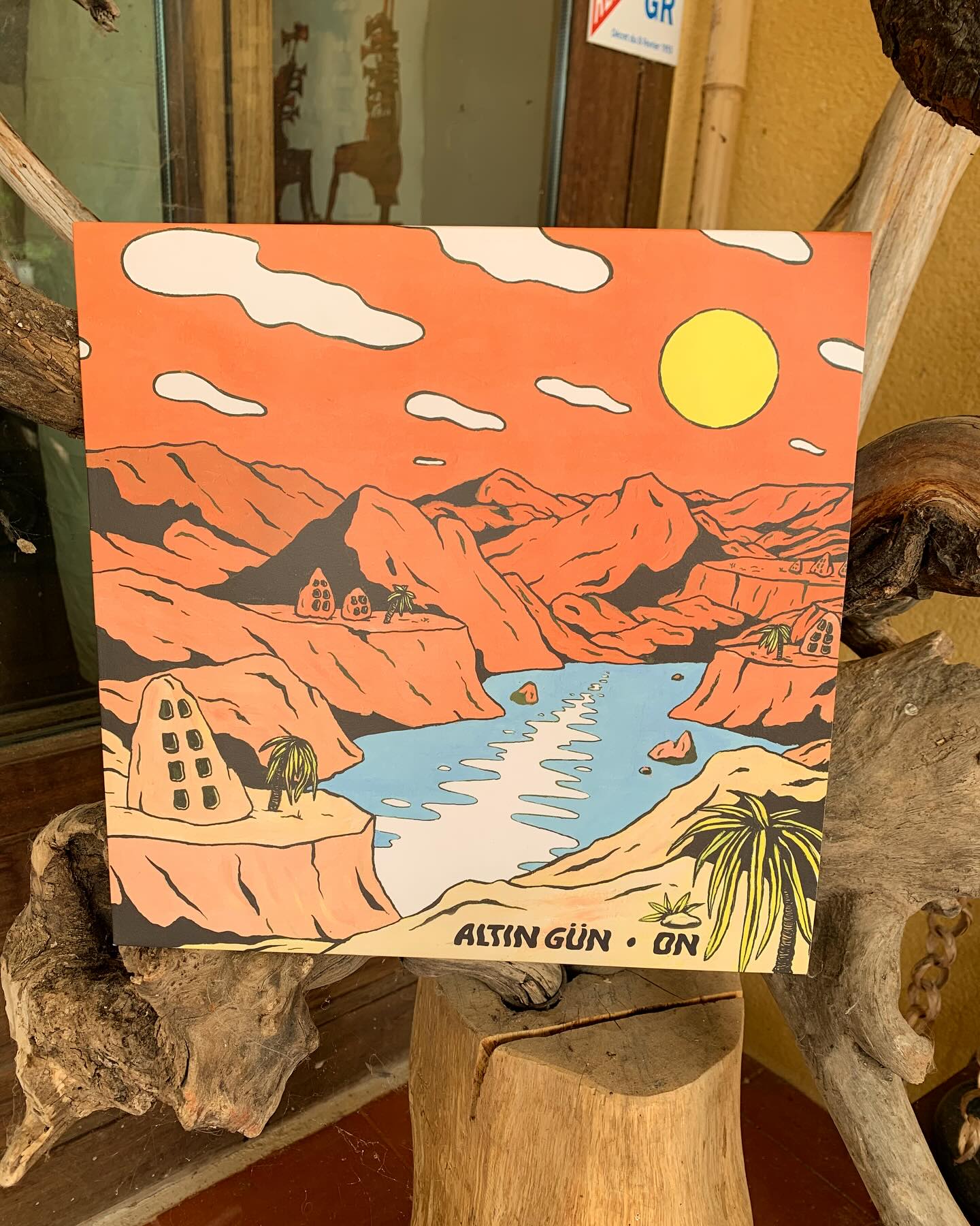 Altin Gün - ON 🏞️
Disque 140g
Pochette en carton retourné
Un pressage en 8000 exemplaires 💥
Un projet par @bongojoerecords
Toujours un plaisir 🙏
——
Altin Gün - ON 🏞️
140gr LP
Inside-out sleeves
8000LP pressing 💥
Project by @bongojoerecords
Always a pleasure 🙏