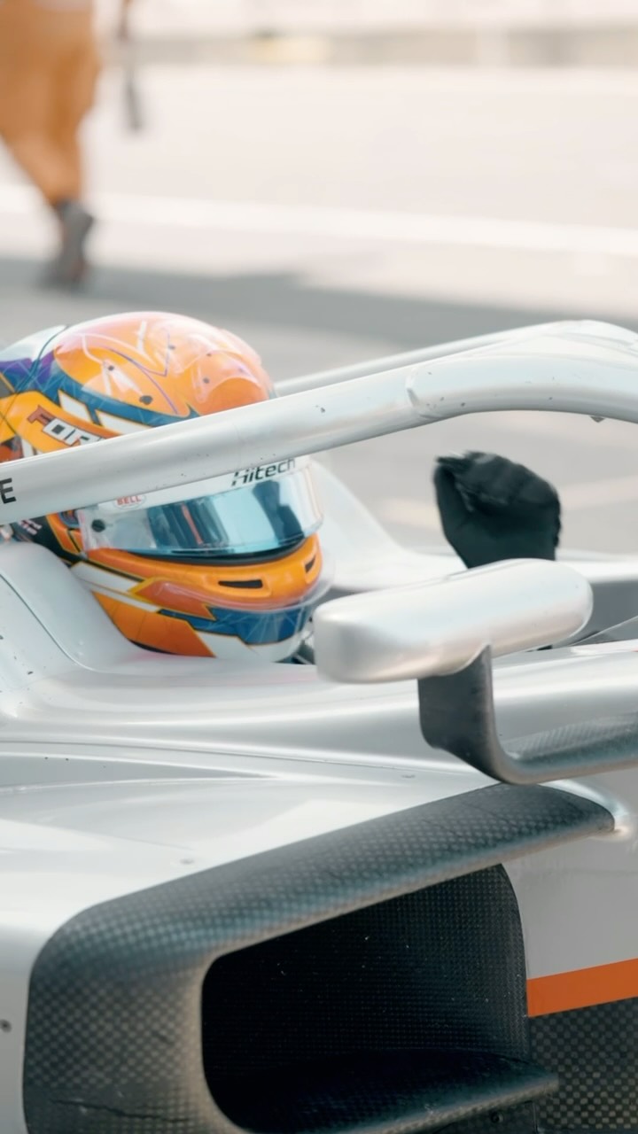 Behind the scenes of our race prep in Silverstone 🇬🇧
It was nice to come back to this iconic track after almost a year. Can’t wait for the next round in two weeks 🇧🇪
#racing #f3 #motorsport #racer #formula3 #race #hitech #fia #silverstone #racecar #reels #reelsinstagram