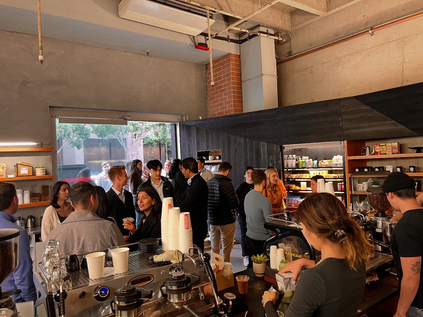Typical mid-day rush at our Kearny location ☕️💨
#coffeebar #sanfranciscocoffeeshop #espresso #fidicoffeeshop #kearnystreetsf #sfcoffeeshop #originalcoffeebarsf