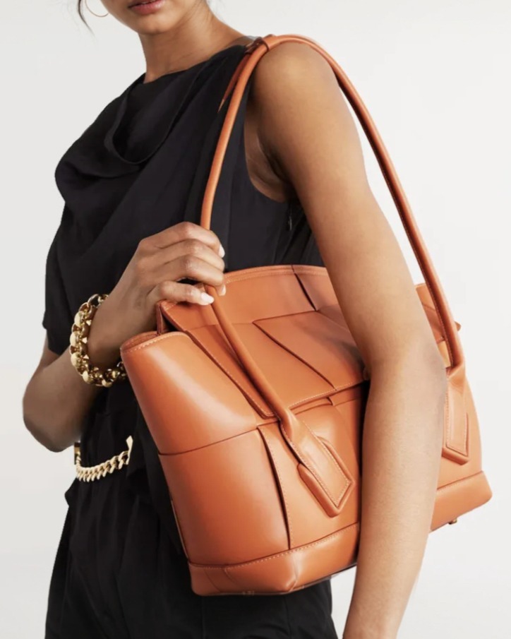 The Arco Tote, tailored for the modern office wardrobe.
Crafted in rust-toned leather using Bottega Veneta’s signature Maxi Intrecciato, this elevated tote doubles as a sleek laptop bag—structured, spacious, and designed to carry your workday essentials in style.
🖤 Shop now on Luxport. Link in bio.
#bottegavenetabag #arcotote #maxiintrecciato #officestyle #structuredchic #commuteready #workwearwithstyle #luxport