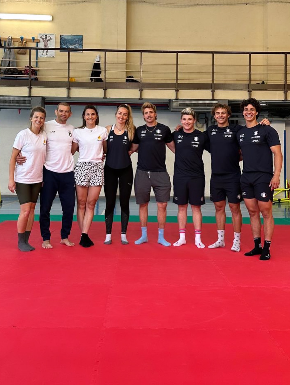 IMPARARE A CADERE per la @fondazionematildelorenzi ☀️
Un grazie speciale a tutti gli sci club e ai ragazzi che hanno partecipato! ❤️ agli atleti della squadra @leo__rgm @sarallemand @iamgregoriobernardi @mattefranz che si sono tuffati in questa esperienza per giocare e imparare con noi 💛
Grazie a @lucrezialorenzi che ha condiviso con noi questa giornata e ci ha dato fiducia per la realizzazione di questa idea capendo quanto ci diverte e, soprattutto, quanto crediamo nei suoi valori 💪
Grazie a @borgisr per averci gentilmente prestato i tatami, fondamentali per sperimentare insieme!
Ma il nostro ringraziamento più grande va a @frabruyere , che ha donato il suo tempo e la sua passione a noi e ai ragazzi, trasmettendo competenze importanti per la loro sicurezza. Grazie di cuore, è stato bello salire sul tatami con te! 🙏
L’intero ricavato di questa giornata è stato devoluto alla @fondazionematildelorenzi
@matiilorenzi ❤️☀️