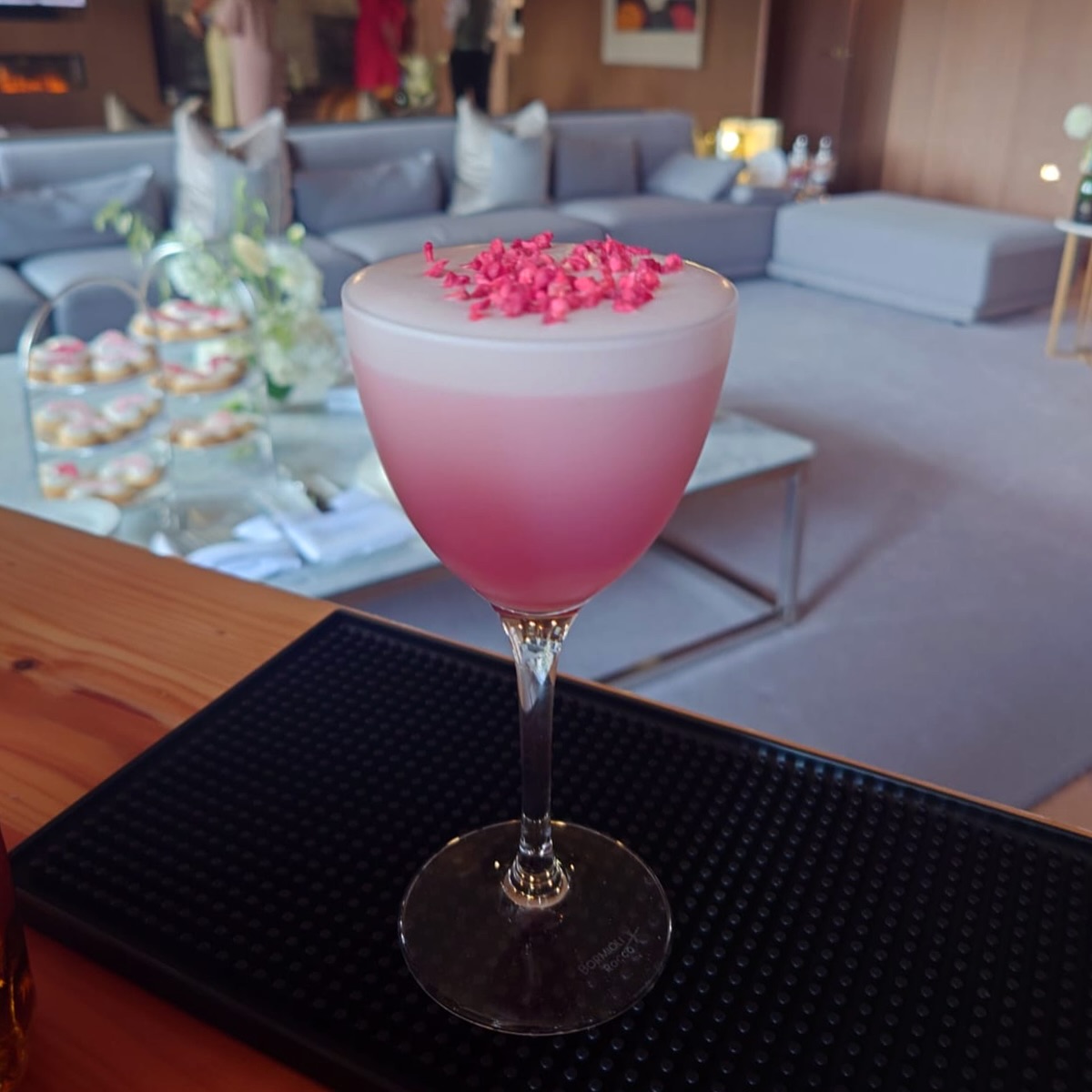 An intimate and beautiful wedding in the Blythswood Square penthouse - the client opted for our rustic bar and premium cocktail reception.
____________________
#CocktailReception #MobileBarHire #IntimateWedding #GlasgowWedding