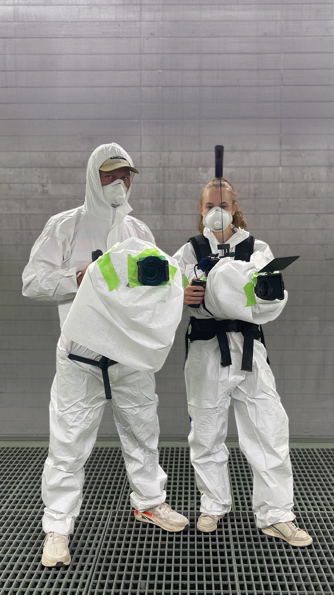 Contentproduktion bei Tectum! 🎬
Heute mal im Ghostbusters Outfit👻😅
Für die Oberflächenprofis in Sachen Lackierung und Pulverbeschichtung dürfen wir aktuell die neue Website gestalten – und dafür braucht es vorab erstmal schicke Bilder 🎯📸
Vielen Dank an das gesamte Tectum-Team für das fantastische Shooting – und fürs sichere Einpacken unseres Equipments für die Lackierkabine 😅👌
Die fertigen Ergebnisse seht Ihr bald auf der neuen Tectum Website – bis dahin gibt’s hier einen kleinen Blick hinter die Kulissen!
#Tectum #Webdesign #Contentproduktion #Fotoshooting #BehindTheScenes #Industriekommunikation #Huckleberryking #Donauwörth