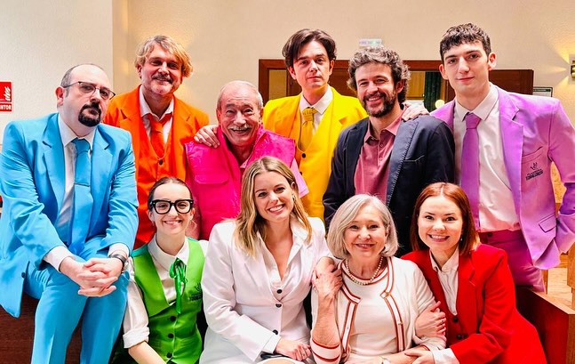 Muertos SL en @netflix 👏👏👏 Las temporadas 1 y 2 de esta pedazo joya de @lauracaballero_ y @alber_caballero llegan el 31 de julio, y la temporada 3 se estrena en Netflix el 21 de agosto. Con este equipo hasta los confines del humor!!
#muertossl #netflix #lauracaballero #albertocaballero #carlosareces #funerariatorregrosa #series #premiere #estreno