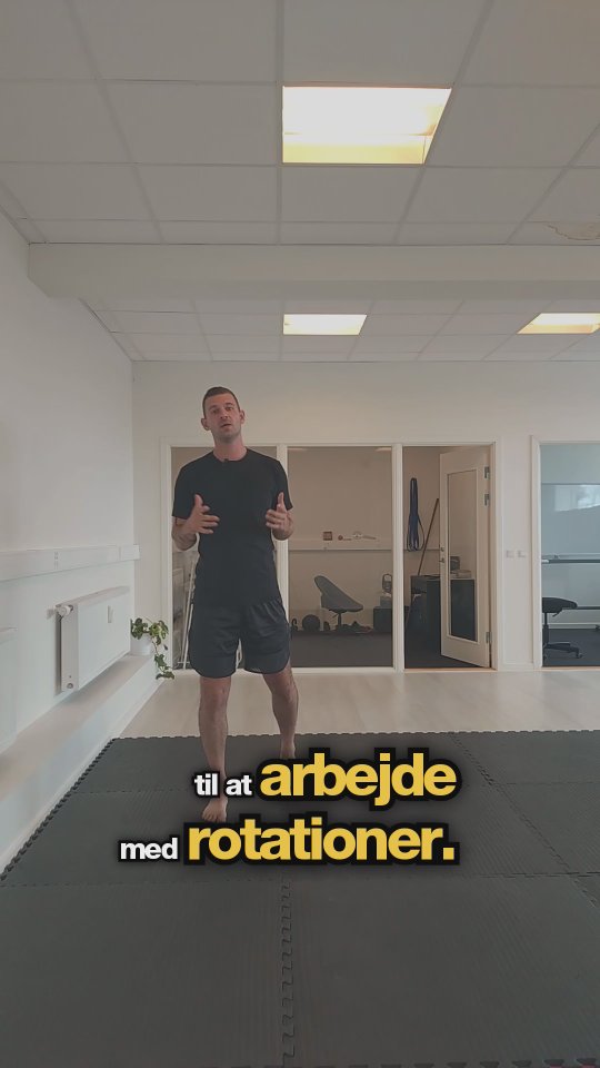 Hvad kan du bruge rotationer til ? 🤔😁
Det arbejder med, og taler vi om den næste 1,5 uges tid !
Rotation er en fundamental bevægelse. Når vi behersker den giver os mere:
✅ Bevægelses kvalitet
✅Mindre smerter (symptomer)
✅Mere efficient bevægelse
✅ Mere udholdenhed
✅ Bedre vejrtrækning
Og meget mere 🎯
Rotation er den stor del af din dagligdags bevægelse.
Vi arbejder med at bruge den i forskellige funktioner over de næste dage !
Se med, du kommer 100% til at kunne bruge det.
#biomekanik #funktioneltræning #holisticcoaching #århus #smertefri #balance #performance #restitution #rehabilitation #rotation #nervesystemet #løb #kast #sparke #tensegrity