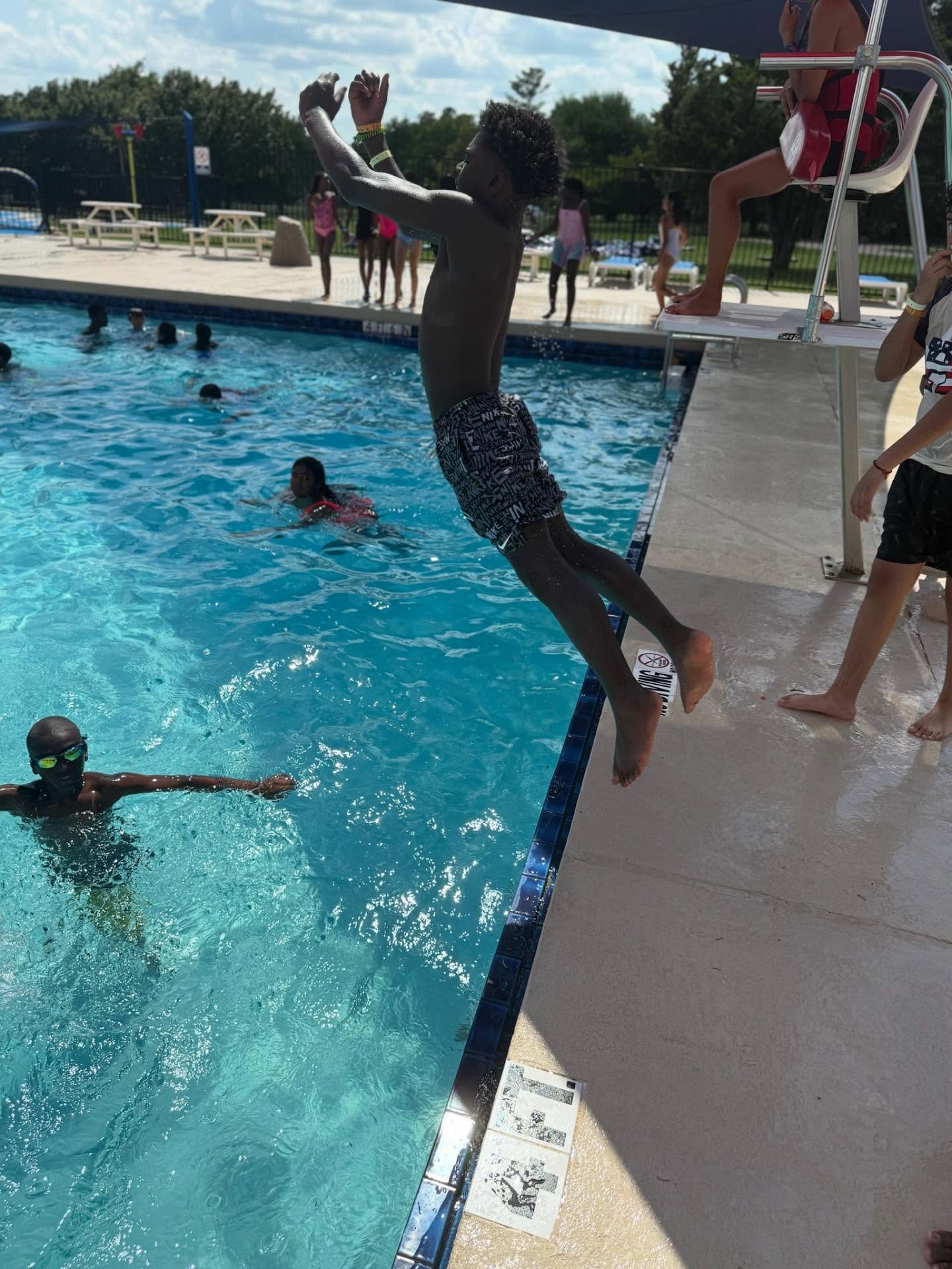 👀❤️We love a full day of fun…let’s GLOW!!!👀❤️#LiveItOut #CH25 #campchangeslives