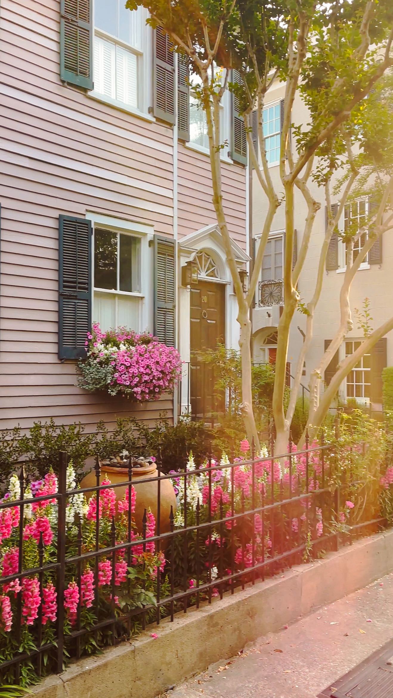 We’re still Charleston. ⬇️
After more than a decade at the #1 spot, Charleston has slipped to #3 on @travelandleisure’s list of Best U.S. Cities—behind Santa Fe and New Orleans.
Do you agree? #charlestonsc