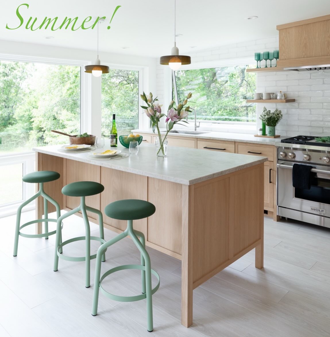 Summer Luvin’ - crisp and clean modern lines in our recent Chilmark renovation - functional spaces that spark joy Design by @lmtdesign Photography @dwpmv Styling help @homegig Build @brodskywoodworking #residentialdesign #interiordesign #arquiteturadeinteriores #designlovers #marthasvineyard #marthasvineyardlife #chilmark #kitchen #kitchendesign #kitchenremodel #custombuild