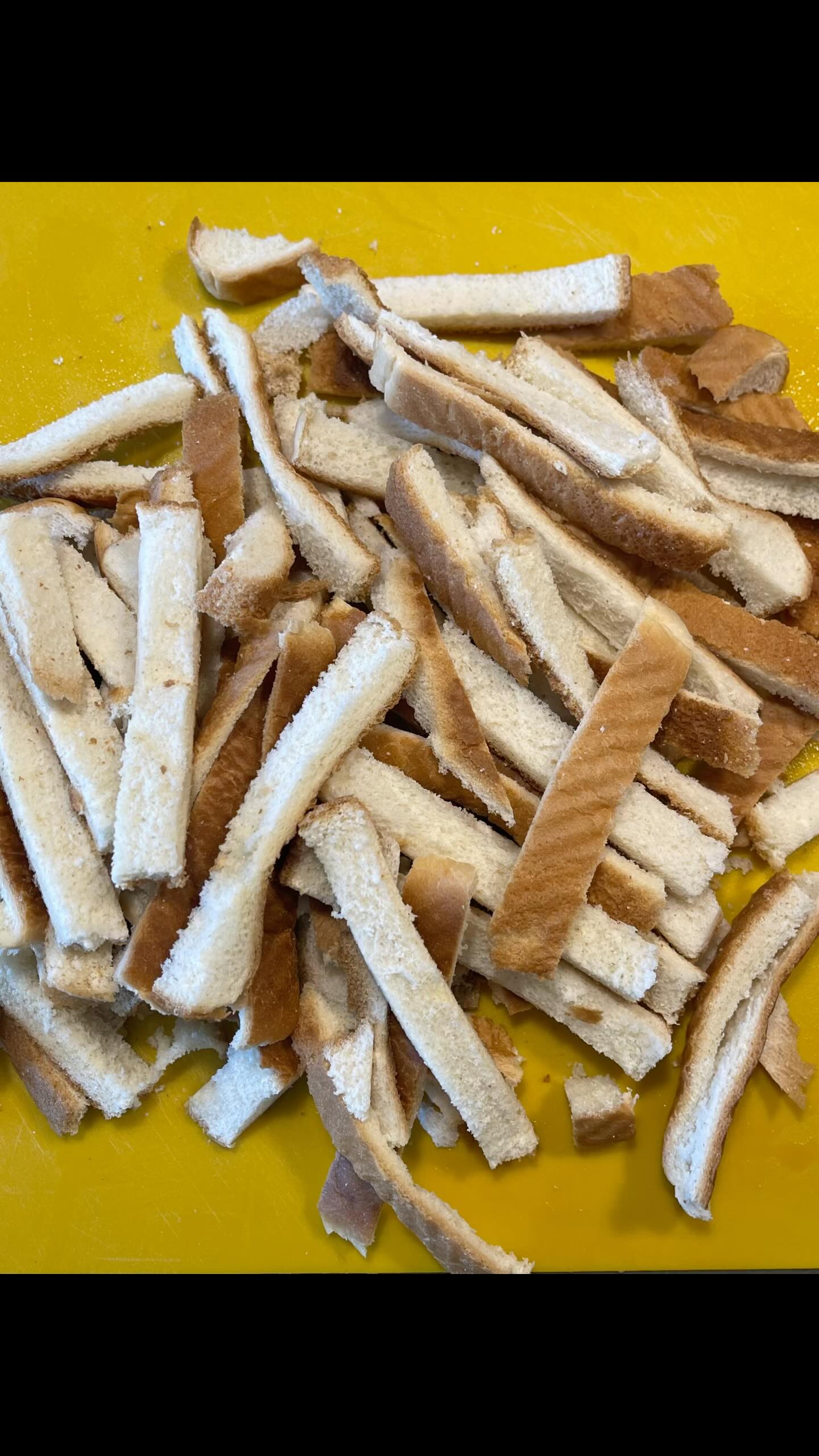 Crusts on or crusts off? 🤷🏽♀️
I’m firmly #TeamCrustsOff—but what to do with the leftovers? 🤔
In my quest for zero-waste deliciousness, those humble bread crusts got a major upgrade! Crusts got toasted, masalas got roasted, and the whole thing got a cheesy Amul-bomb on top 🧀
Presenting… mouthwatering Bread Subzi! 💥 Carby, cheesy magic.
No waste, full taste, straight from AWAAZ kitchen. 😎
#awaazcancook #NoWasteOnlyTaste #ieatitall #plantforward #whimsical #TeamCrustsOff