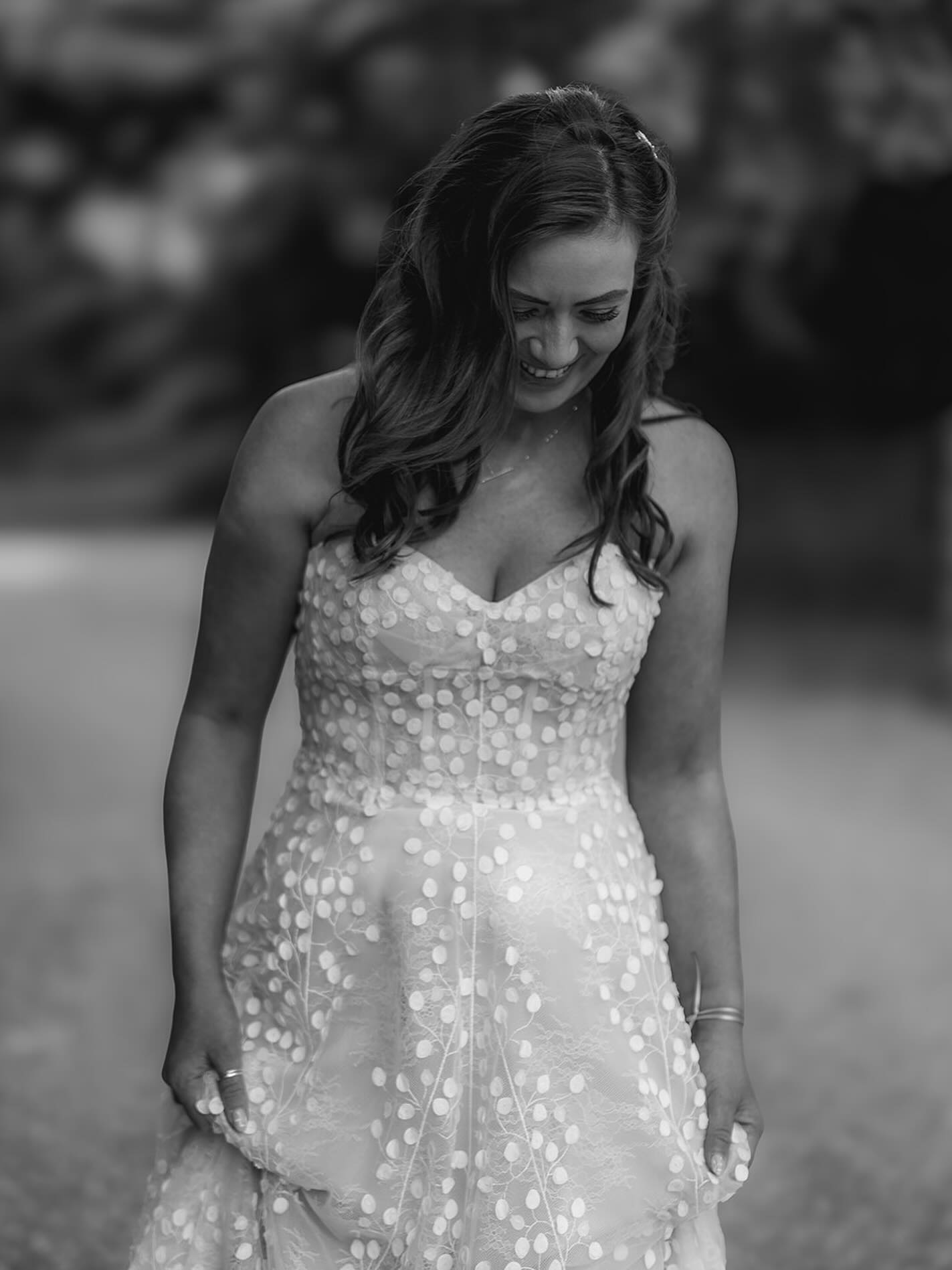 A small moment for Beth in her beautifully detailed dress at @cissbury_ 🤍
Beth & Brett | Cissbury Estate ✨🤍
All the way from Australia to the Sussex countryside — a day that felt honest, joyful and completely theirs. No big performance, just real connection and a setting that let everything breathe.
A relaxed and beautiful wedding at one of the most peaceful spots in the South Downs.✨
//
#CissburyWedding #CissburyEstate #UKDestinationWedding #SussexWeddingVenue #AustralianCouple #WeddingInSussex #CountrysideWedding #NaturalWeddingPhotography #SouthDownsWedding #UKWeddingPhotographer #RelaxedWeddingVibes #DocumentaryWeddingPhotographer #FineArtWeddingPhotography #ModernWeddingInspo #IntimateWedding #WeddingInTheUK #SussexWeddingPhotographer #UnposedWeddingMoments #AuthenticLoveStories #Wedding #weddingplanners