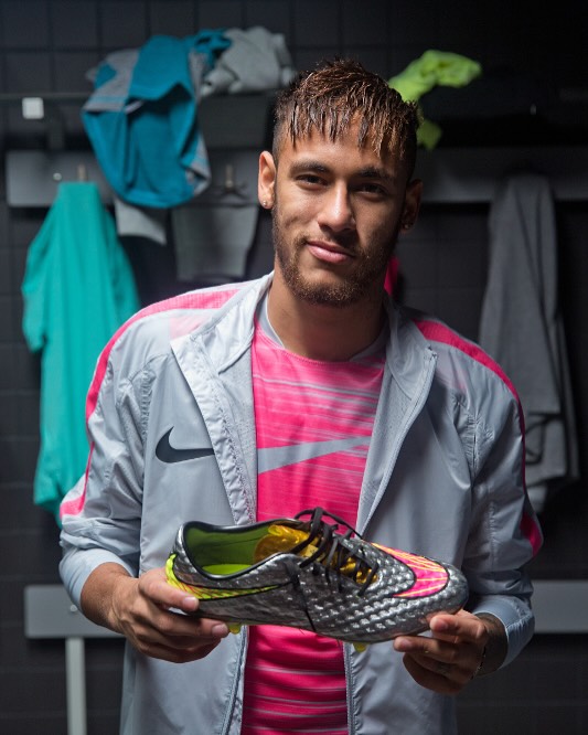 Should this be the next Nike Hypervenom RGN colour?
💎 Neymar’s Signature Sparkle 💎
The Liquid Diamond Hypervenom wasn’t just a boot — it was Neymar Jr.’s personality in studded form. Inspired by his childhood love for diamonds and created to reflect his dazzling playstyle, this rare colourway brought shimmer and samba to the pitch. 🌪️⚽
Crafted with a chrome-like finish and a pearlescent shine, it stood out just like its creator — bold, unpredictable, and impossible to ignore. 👟✨
👉 Read the full story on our blog now at www.bootsfinder.co.uk
💬 Would you wear a boot like this today? Or is it one for the display shelf only?
#Hypervenom #LiquidDiamond #NeymarJr #RareBoots #BootCollector #FootballBootHistory #ThrowbackBoots #NikeFootball #Neymar #LimitedEditionBoots #BootsOfInstagram #BootsFinder