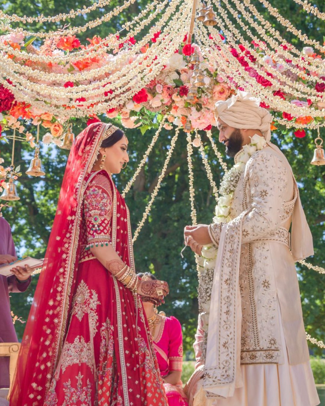This stunning capture from a vibrant #SouthAsianWedding shows a joyful #BrideAndGroom beneath a blooming floral arch, glowing with love and laughter.
✨
The bride’s striking #RedLehenga pairs perfectly with the groom’s light-toned attire, set against the timeless elegance of Ditton Manor.
❤️
A picture-perfect day in the heart of #Slough.
✨
#WeddingDay #DittonManor
📸Eye Jogia Photography
